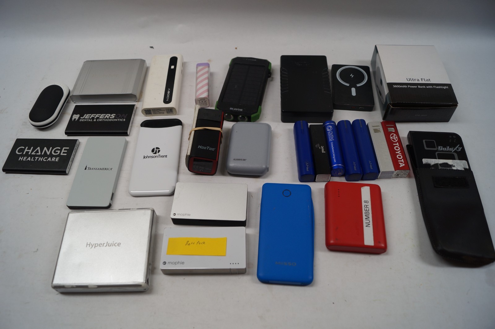 LOT (26) Power Back-Ups Portable Batteries Untested Great Shape WORKING PoR B253