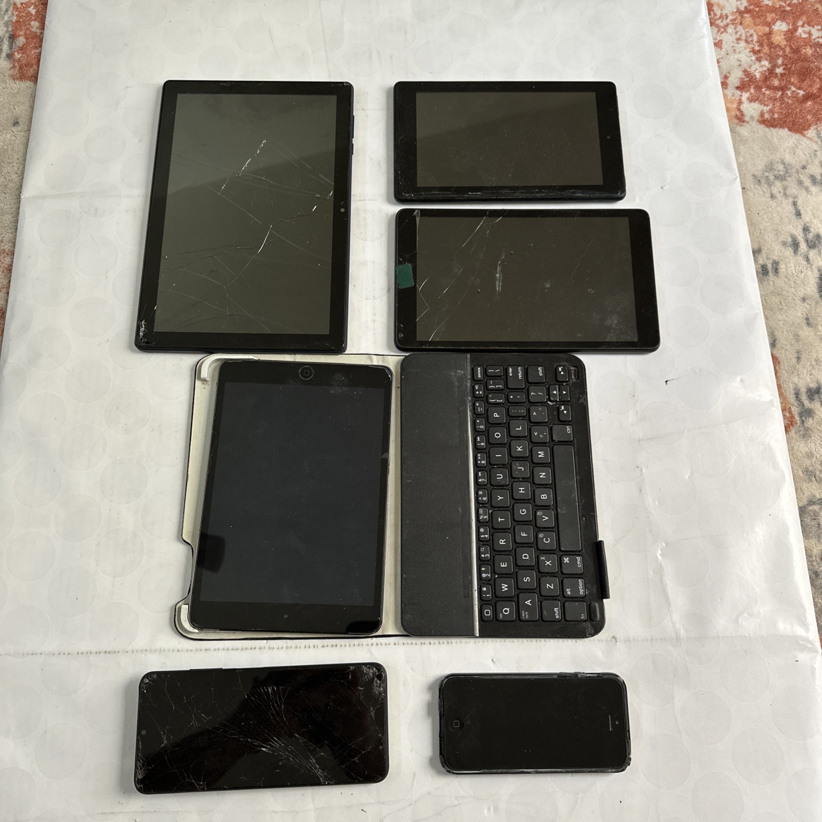 Lot’s of phone in and tablets. (#39).