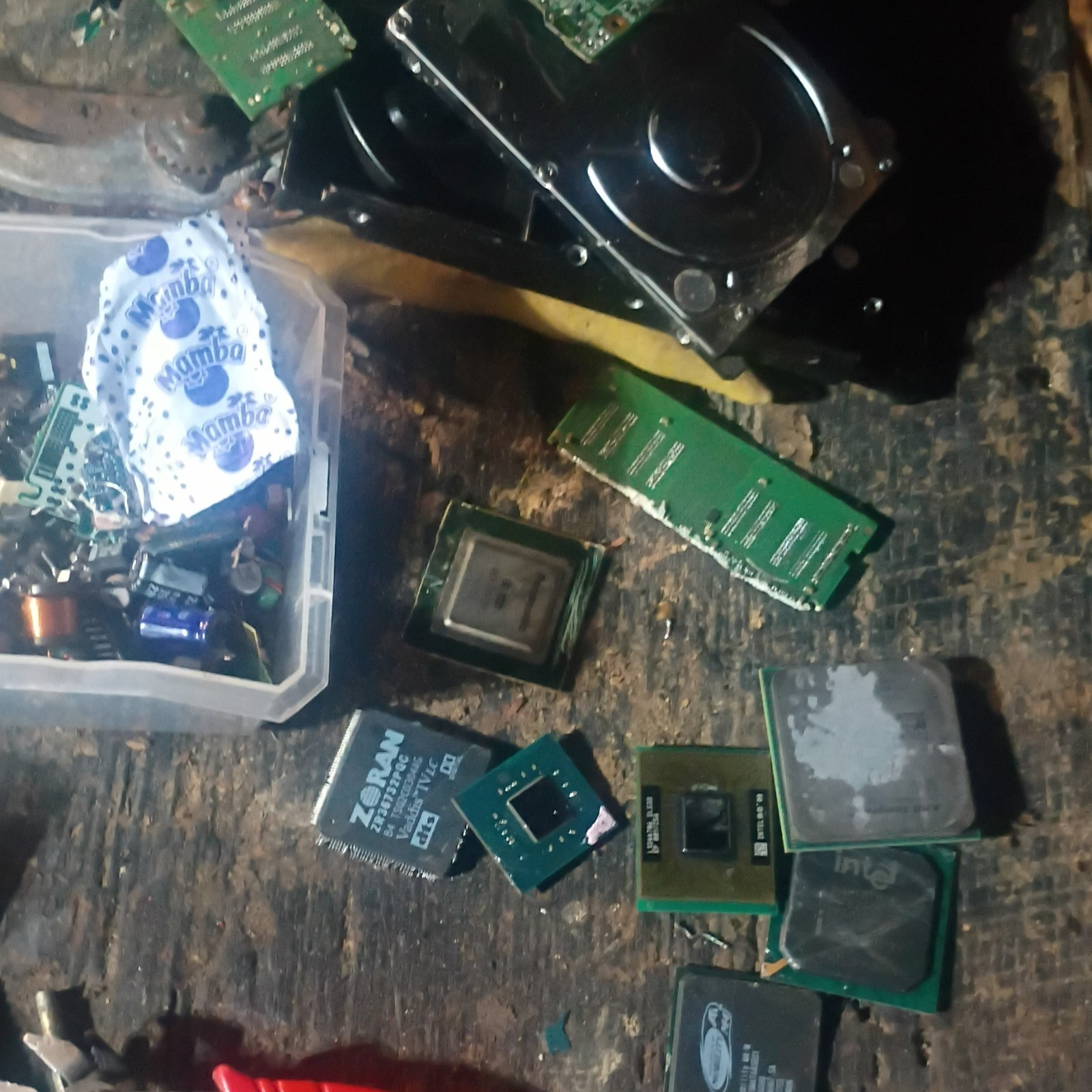 Intel Samsung Zoran Mixed Lot PCBs Circuit Boards CPUs RAM Hard Drive Parts