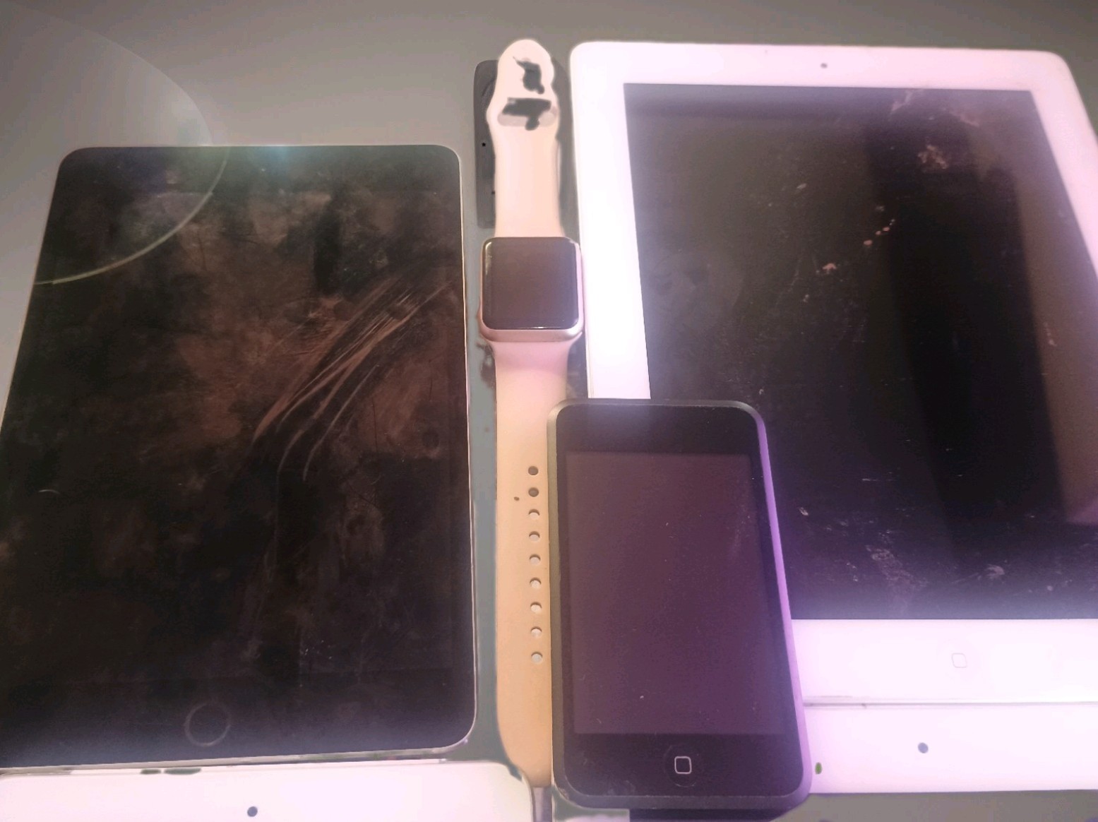 Apple Mixed Lot Bundle ( Selling As Is! Please Read The Description!!!)