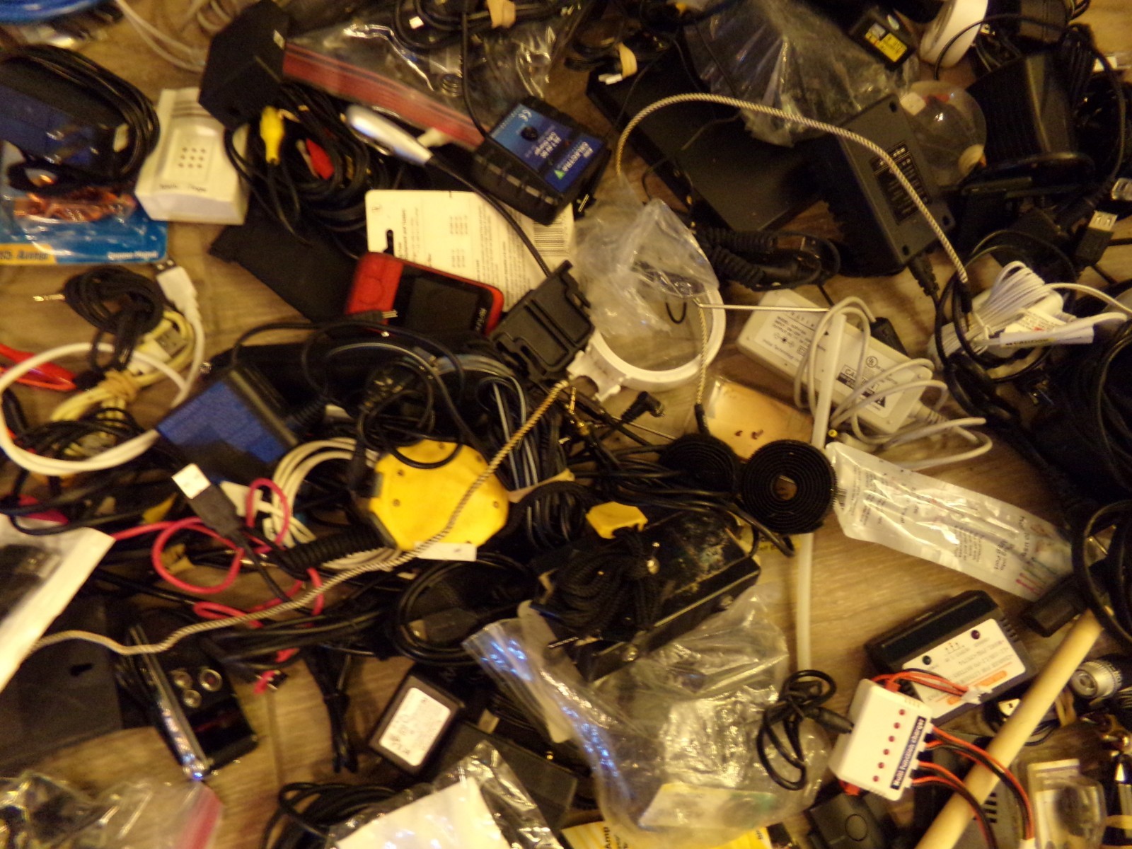 Mixed Lot of Electronics Cables, Chargers, and Power Adapters – Assorted Types +