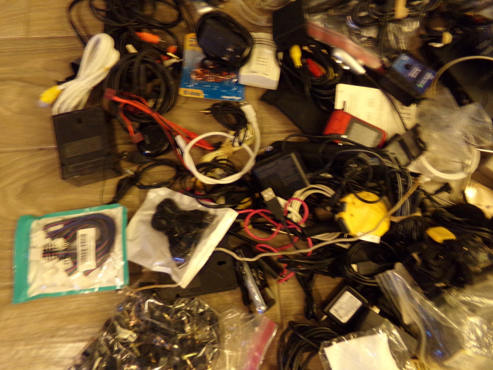 Mixed Lot of Electronics Cables, Chargers, and Power Adapters – Assorted Types +
