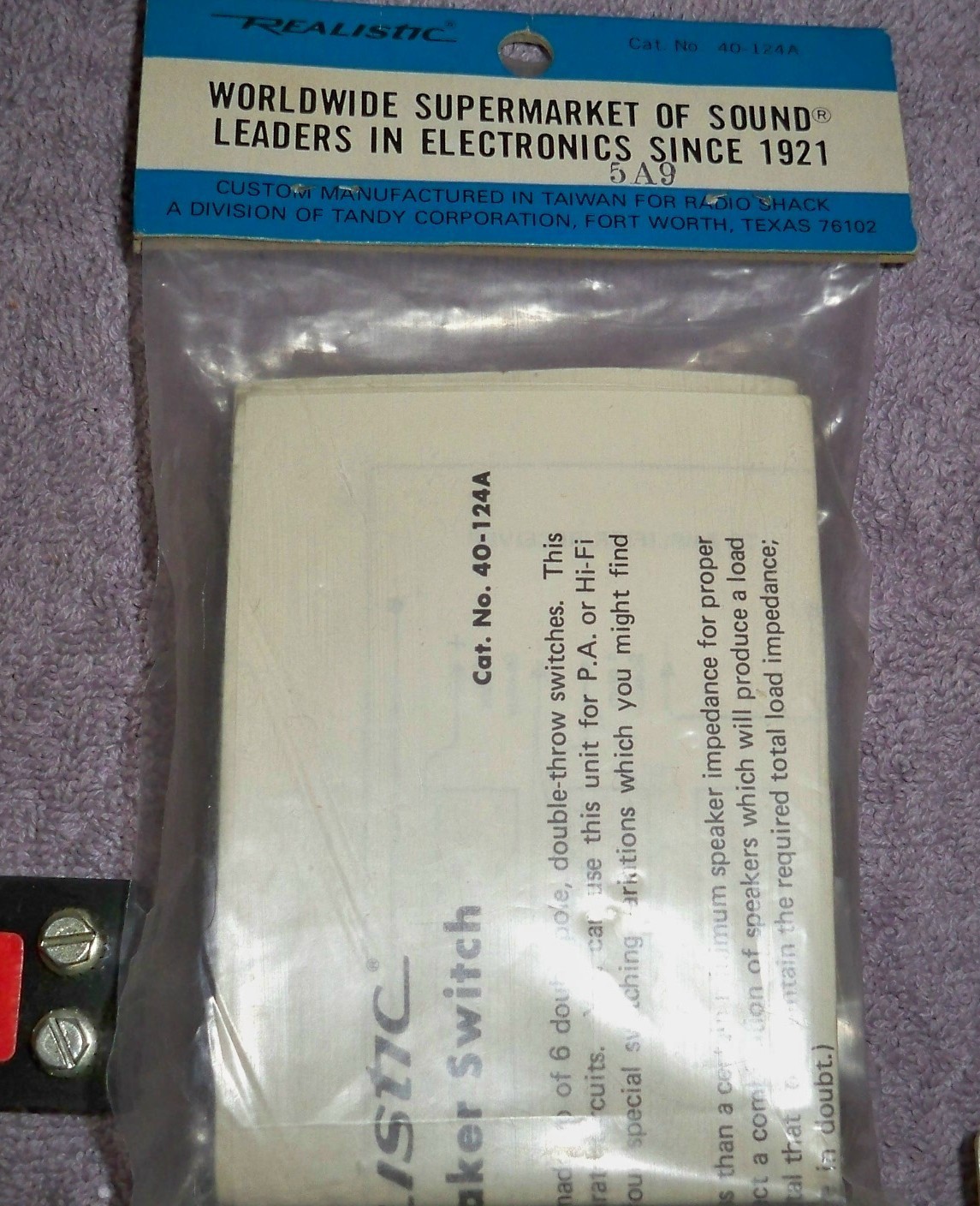 Mixed LOT of Electronics/Terminals Strips Block, TV/FM Plugs,Speaker Cable Jacks