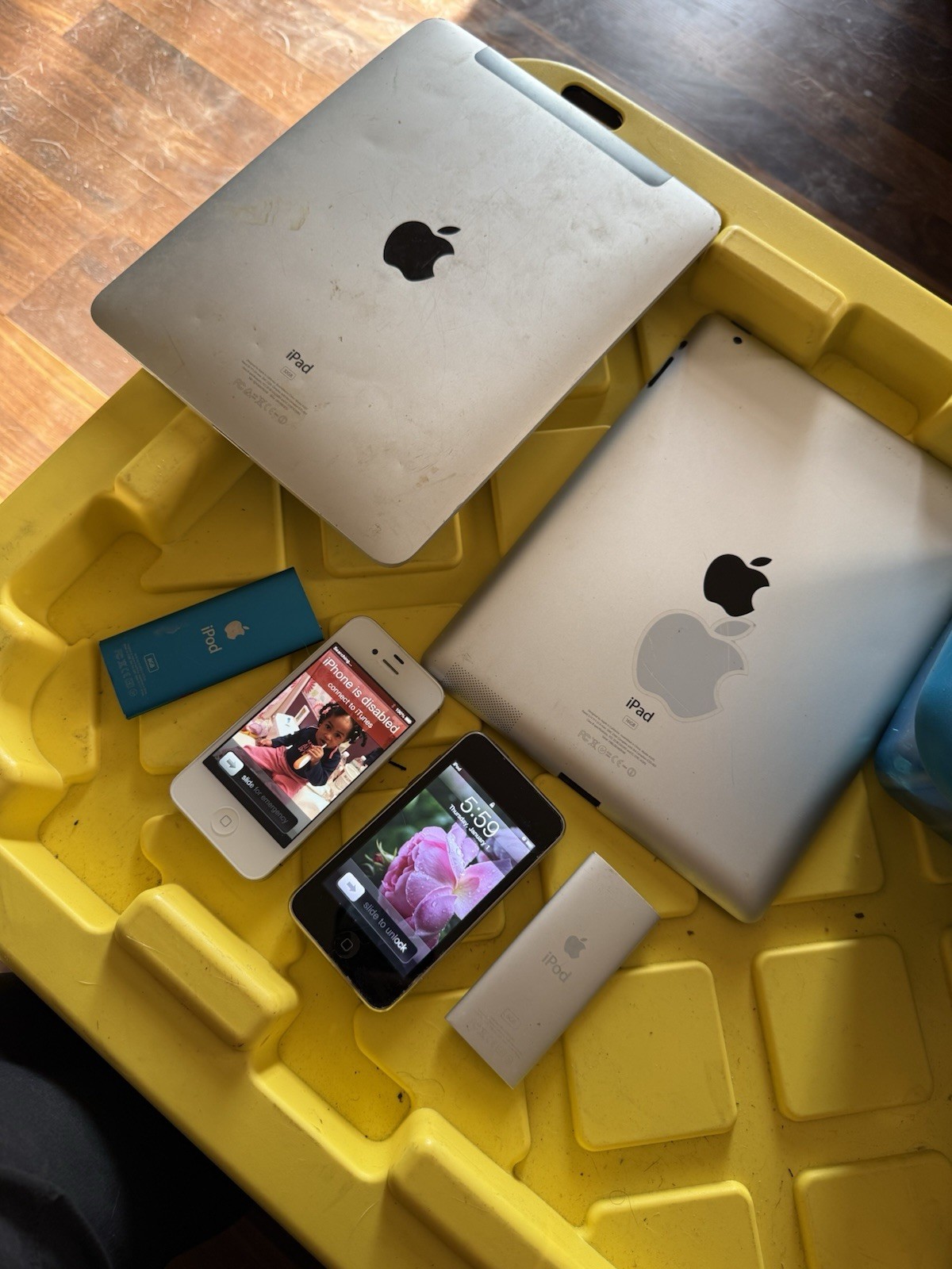 Apple Electronics Mixed Lot (as Is For Parts) *read Description*