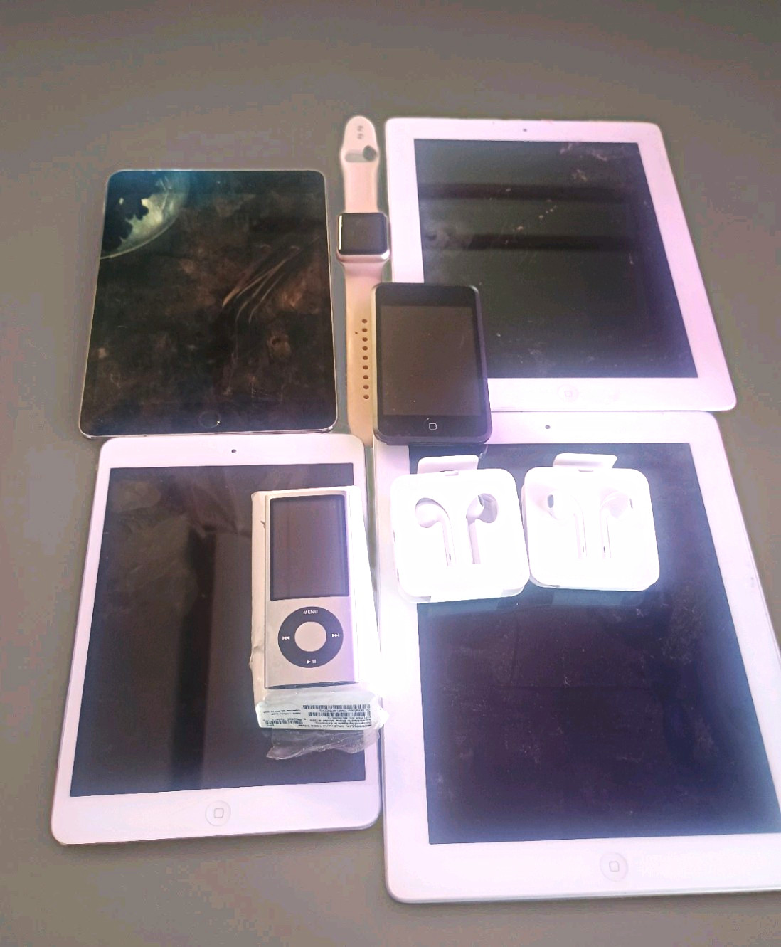 Apple Mixed Lot Bundle ( Selling As Is! Please Read The Description!!!)