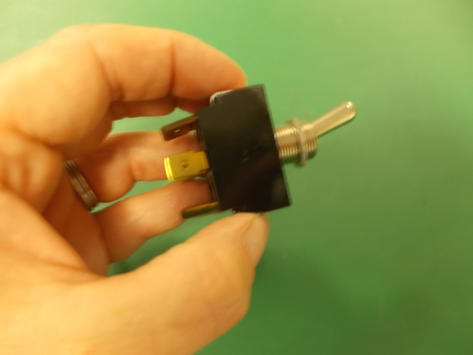 Toggle Switch 10A,250 VAC, 15A,125 VAC, 3/4 HP 250 VAC 9326