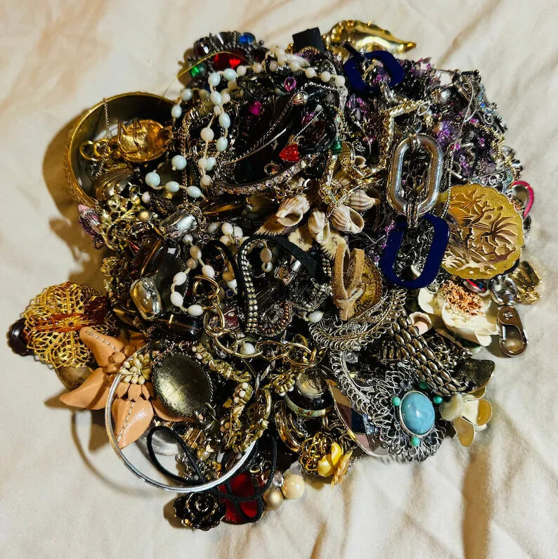 10 pound box of ” Manifested ” items from Estate Liquidation Service,NY-LKN#0407