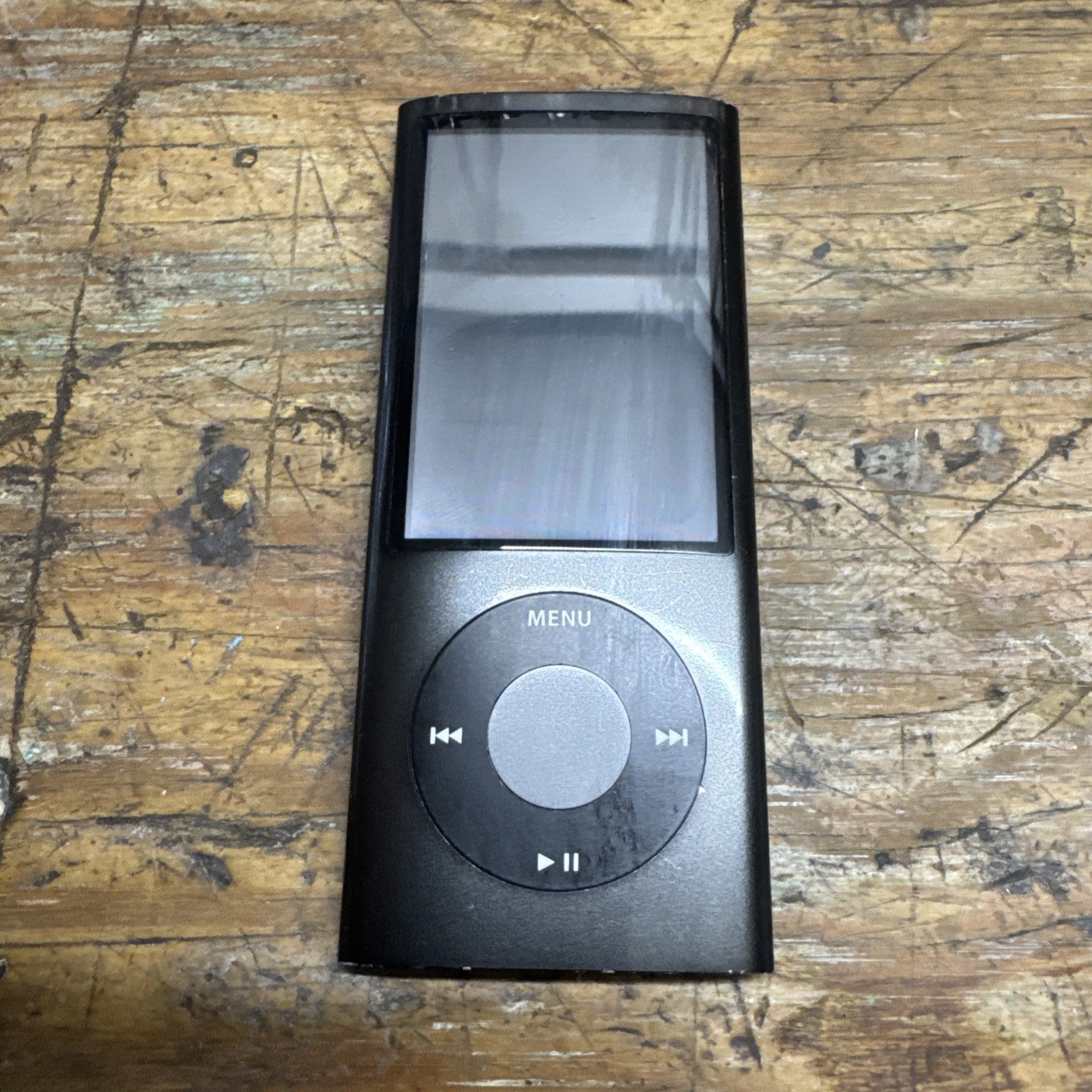 APPLE iPod Nano 5th Gen A1320 With Ear Pods Untested No Charger
