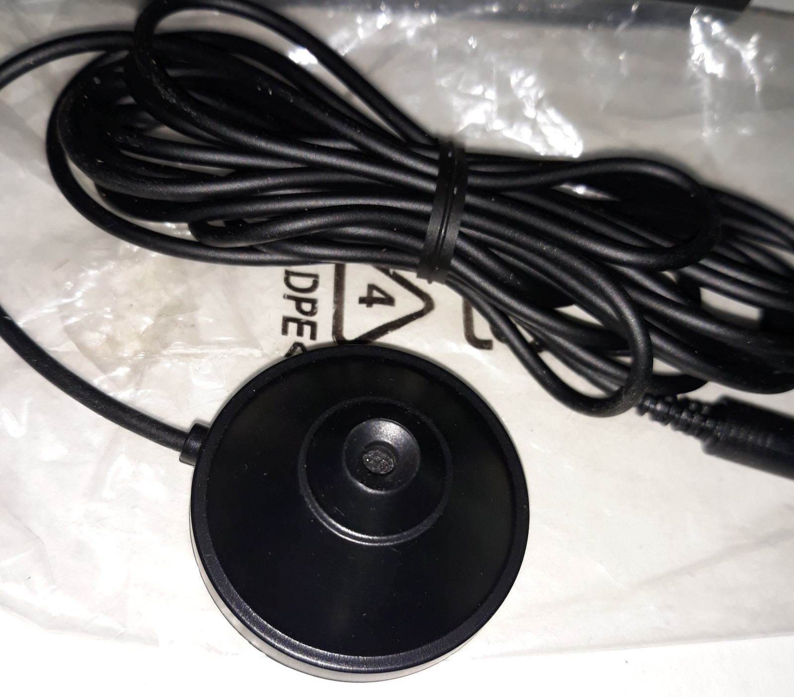 MIXED LOT ELECTRONICS – EARPHONES,PHONEChargers, FINAL FANTASY+MORE SEE PICTURES