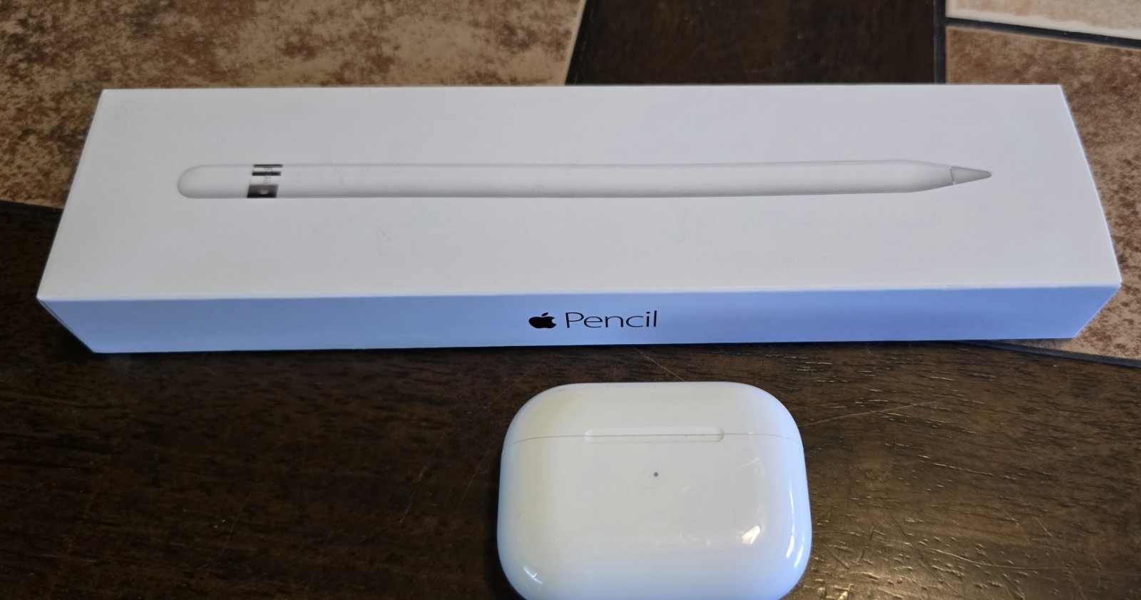 Generation 1 Apple Pencil & Airpod Pro