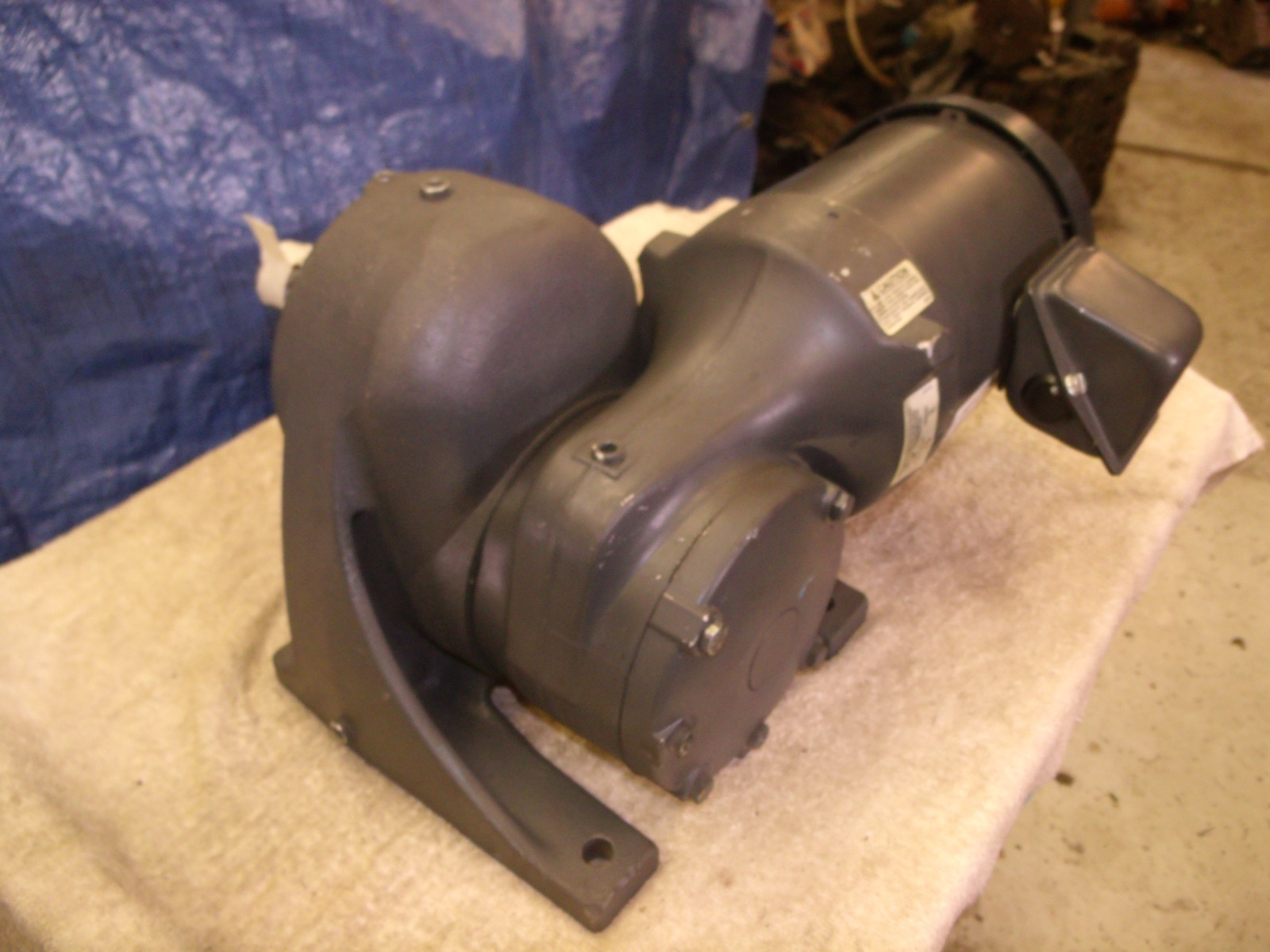 BROWNING Right angle Gearmotor worm gear 230:1 ratio 7.5 RPM 1.5″ shaft NEW 3PH