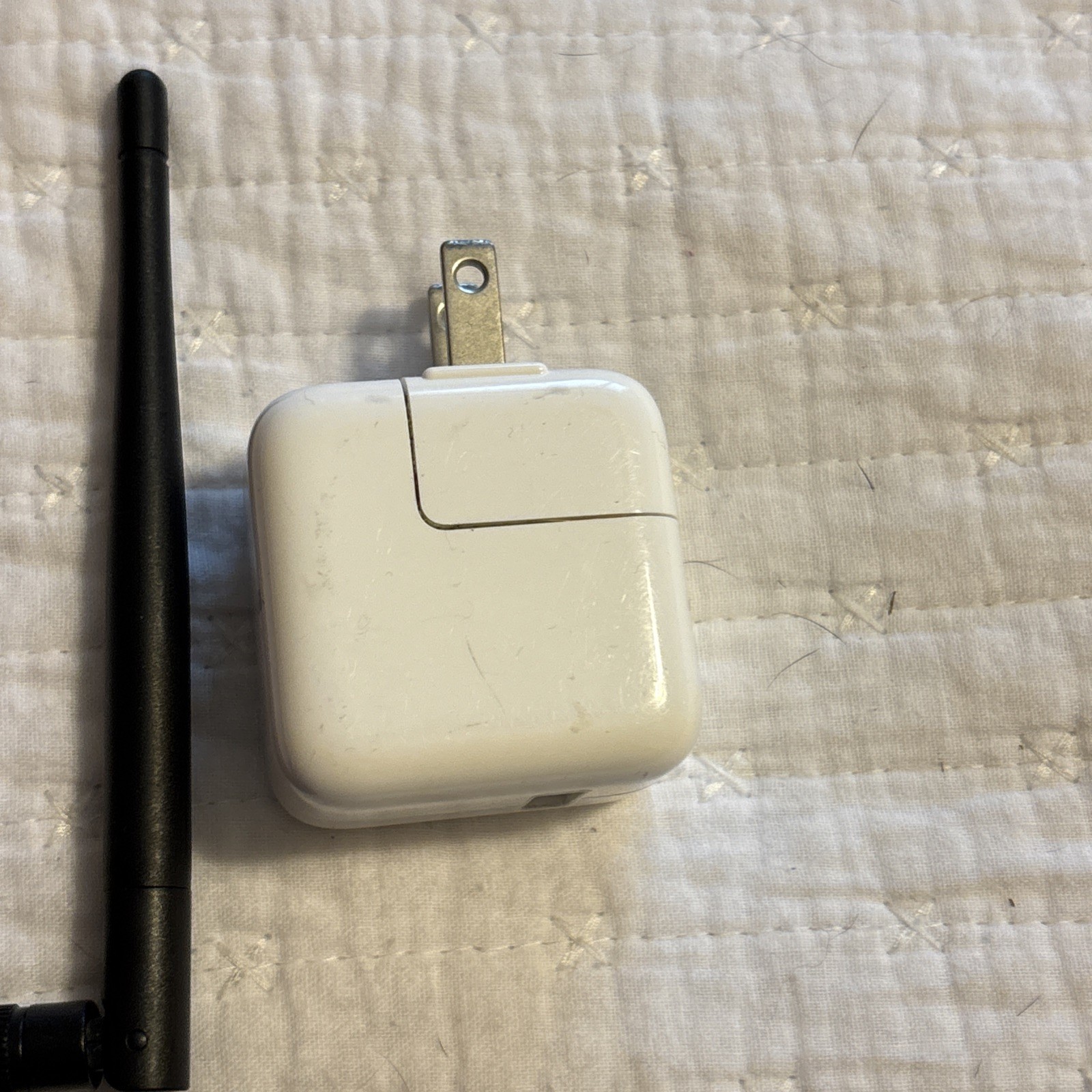 Mixed Lot Electronics UNTESTED Flip Video Ultra Apple 12W Power Adapter Charger