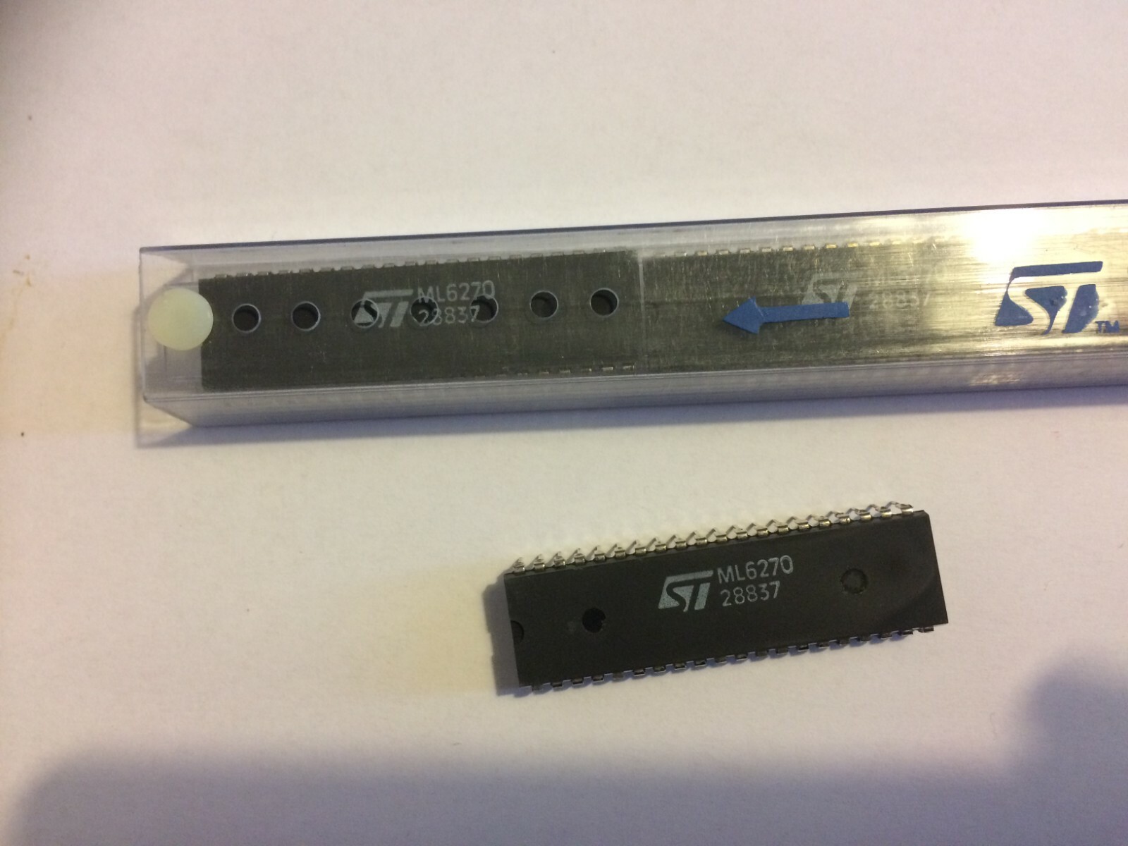 8 pcs ST ML6270 IC 40-PIN