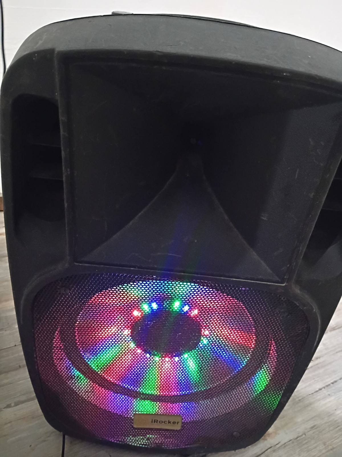 Electronic radio speakers different sizes and brands