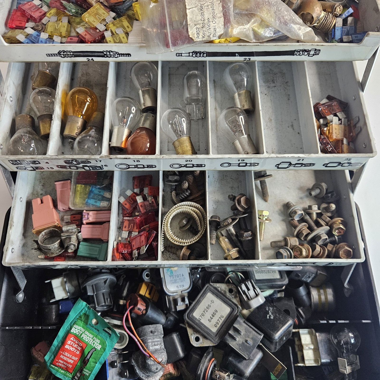 LOT Auto Fuels/Bulbs/Cartridge /Misc.
