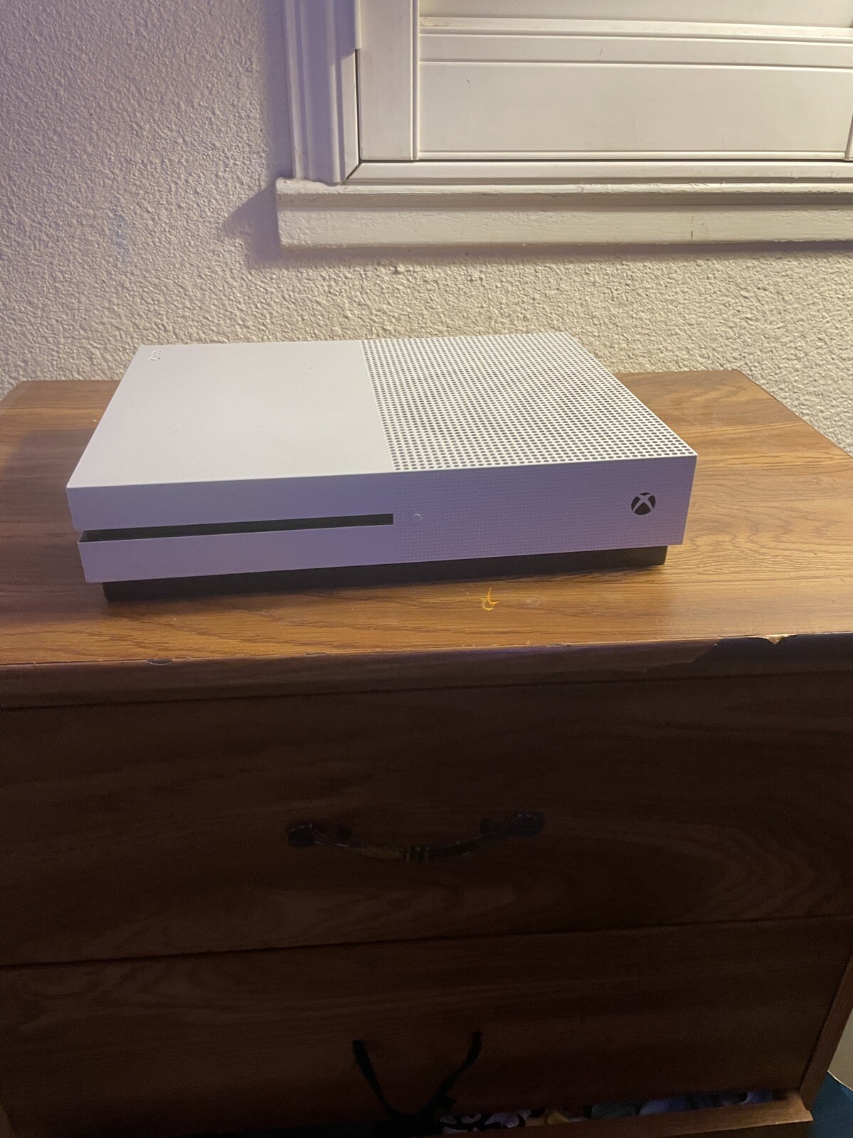 Xbox 1s, Modern Warfare And GTA 5, IPhone 6s Plus 128GB, And Childrens Art Table