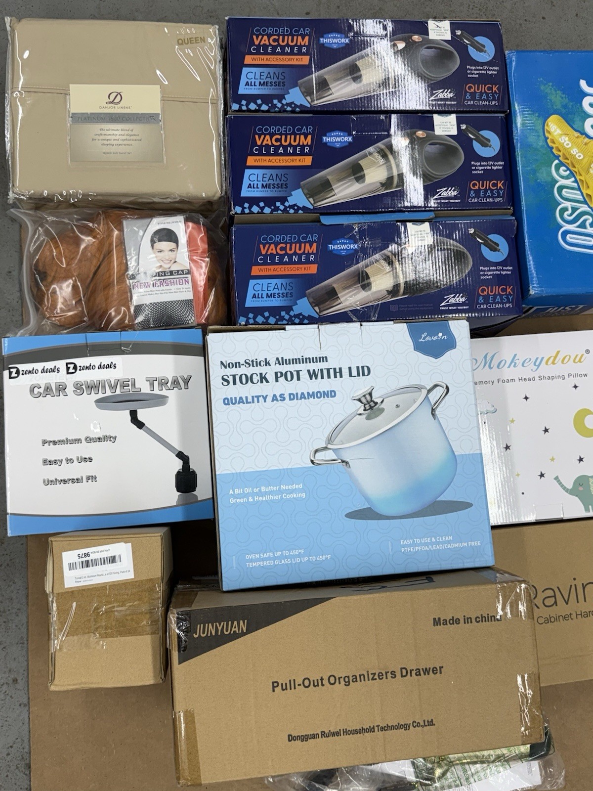 AMAZON WHOLESALE LOT OF 49 ELECTRONICS ACCESSORIES, KITCHENWARE, BEDDING + MORE