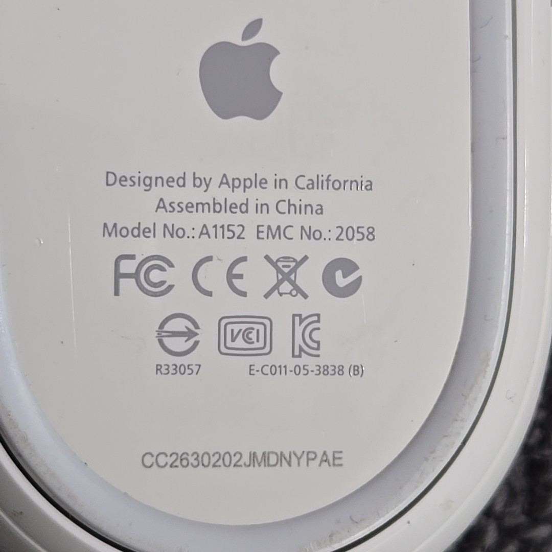 Apple Lot: 2 iPhones, 2 iPod Touch 4th Gen, Mice + Keyboard
