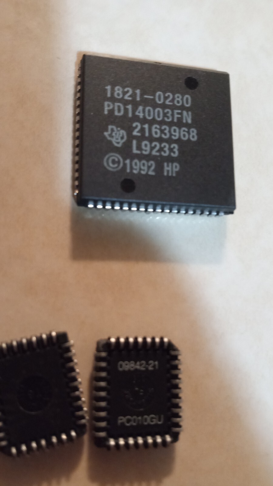 Miscellaneous Electronics Chips Lot of 6. Not sure what they are