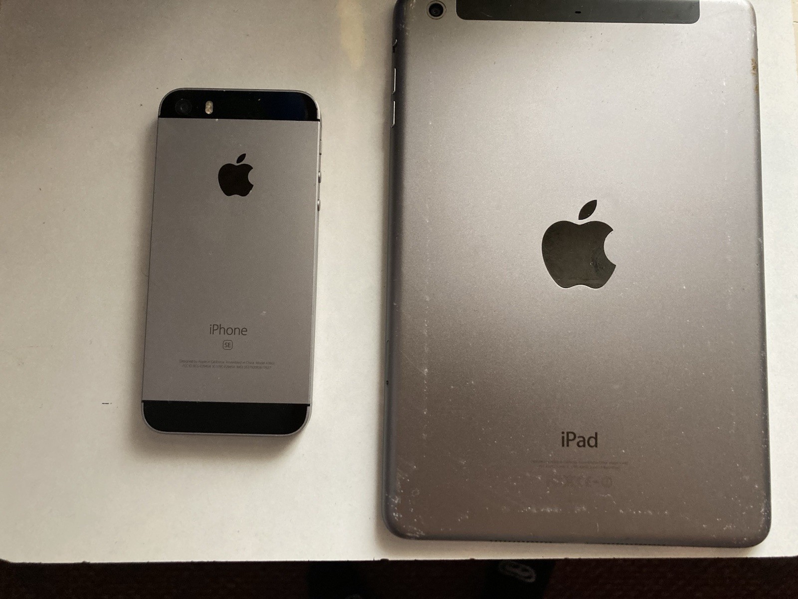 Lot Of 2 Apple Devices (READ DESCRIPTION)