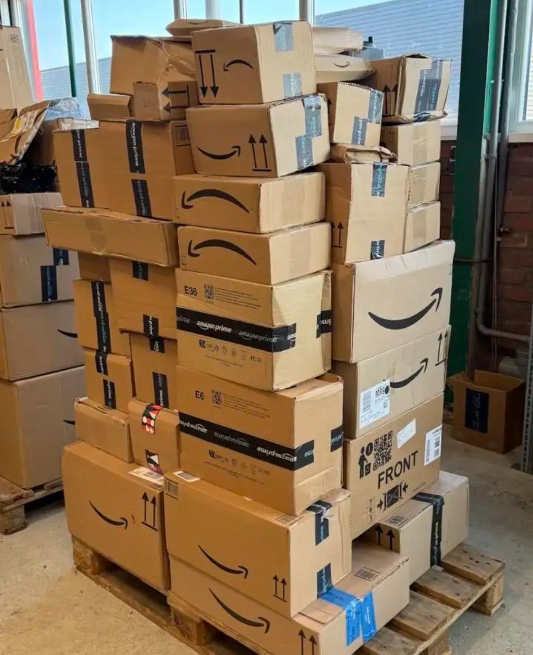 NEW SEALED AMAZON Mystery Returns Box Liquidation Electronics Merchandise Resale