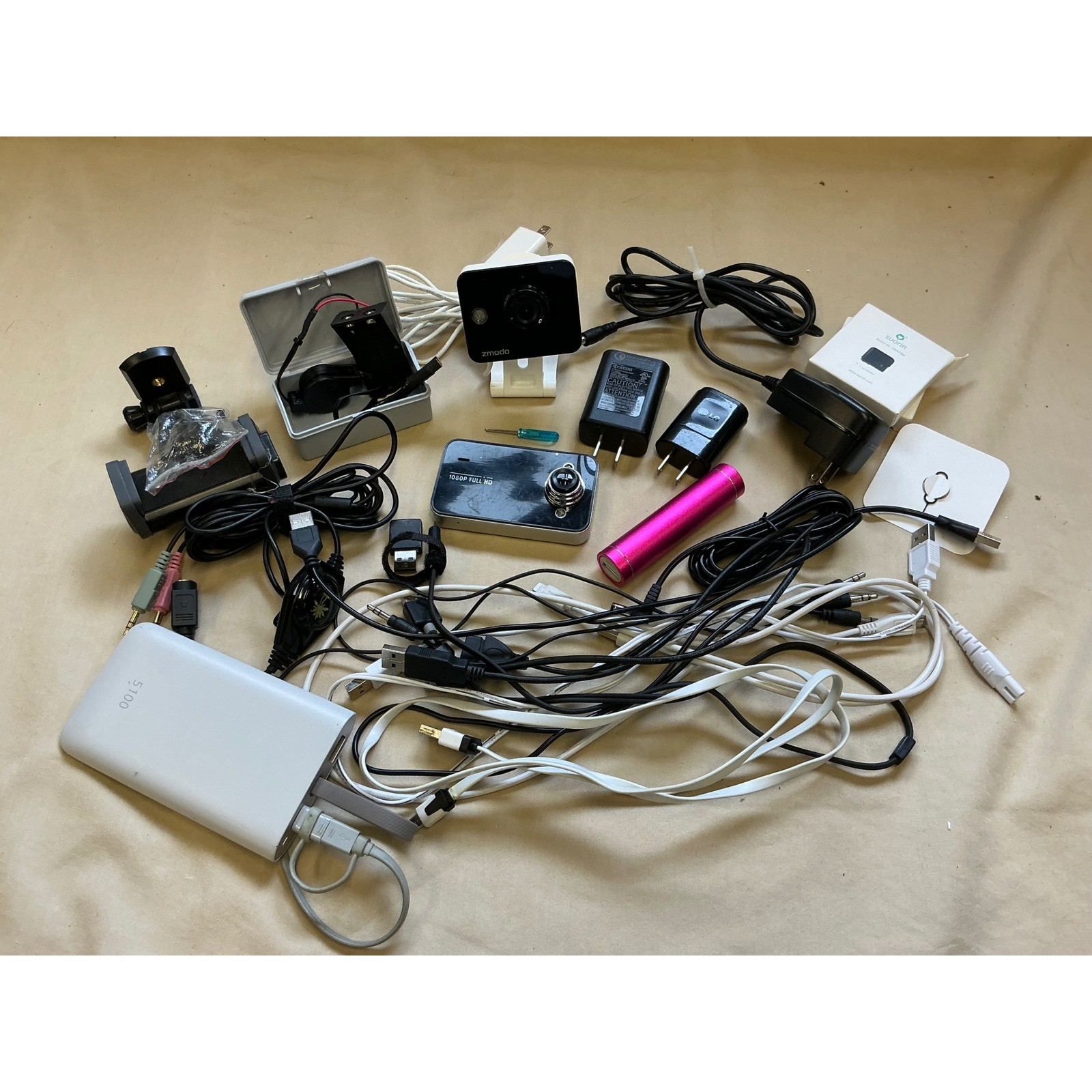 Mixed Electronics Lot Zmodo Security Camera Dash Cam Power Banks Cables Bundle