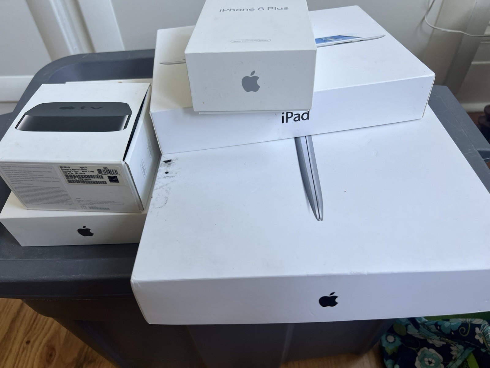 Bundle Of Used Apple Products iPhone Macbook iPad Functional Or Parts