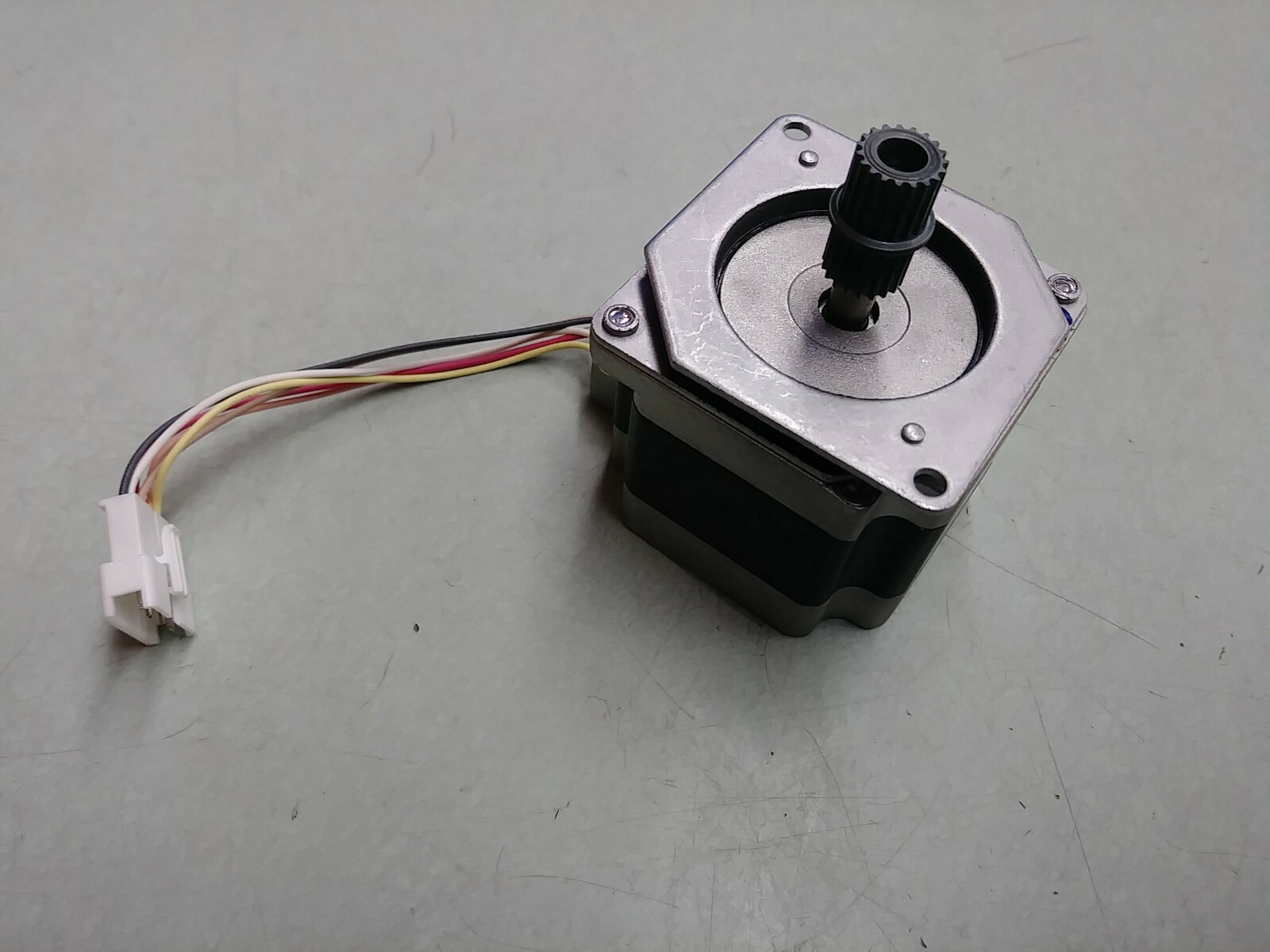 KENSHI STEP MOTOR STP-59D1009-01 1.8/STEP 2.1 w/Cables