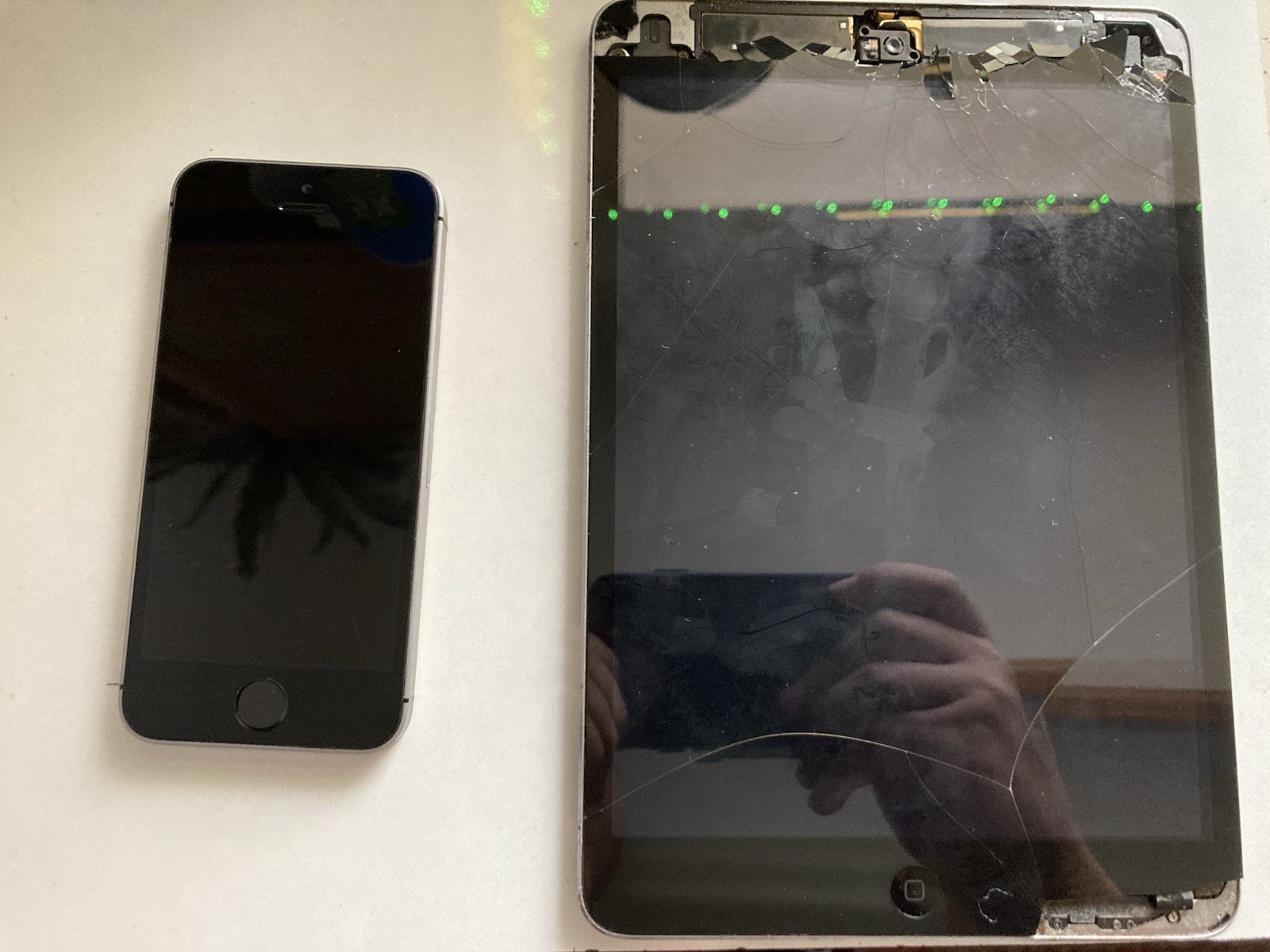 Lot Of 2 Apple Devices (READ DESCRIPTION)