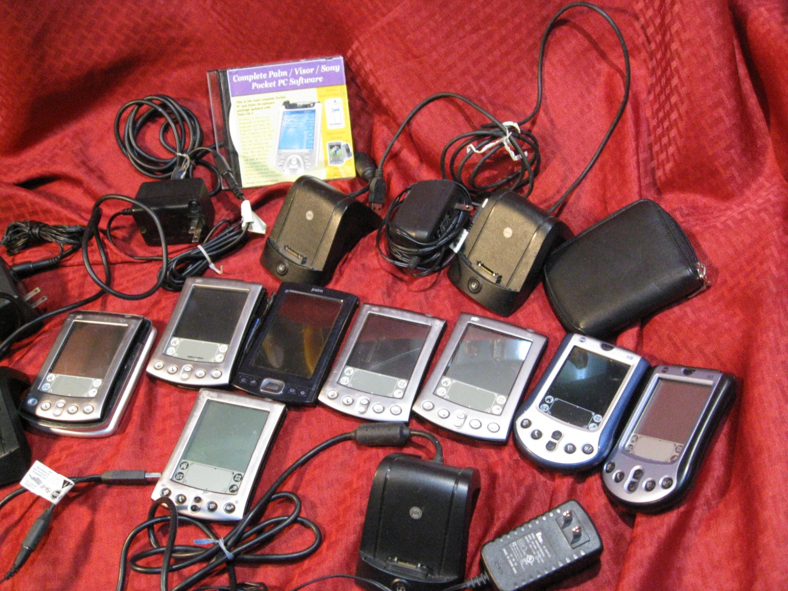 Big Lot of 8 Palm Pilots 4 Charging docks, AS IS For Parts