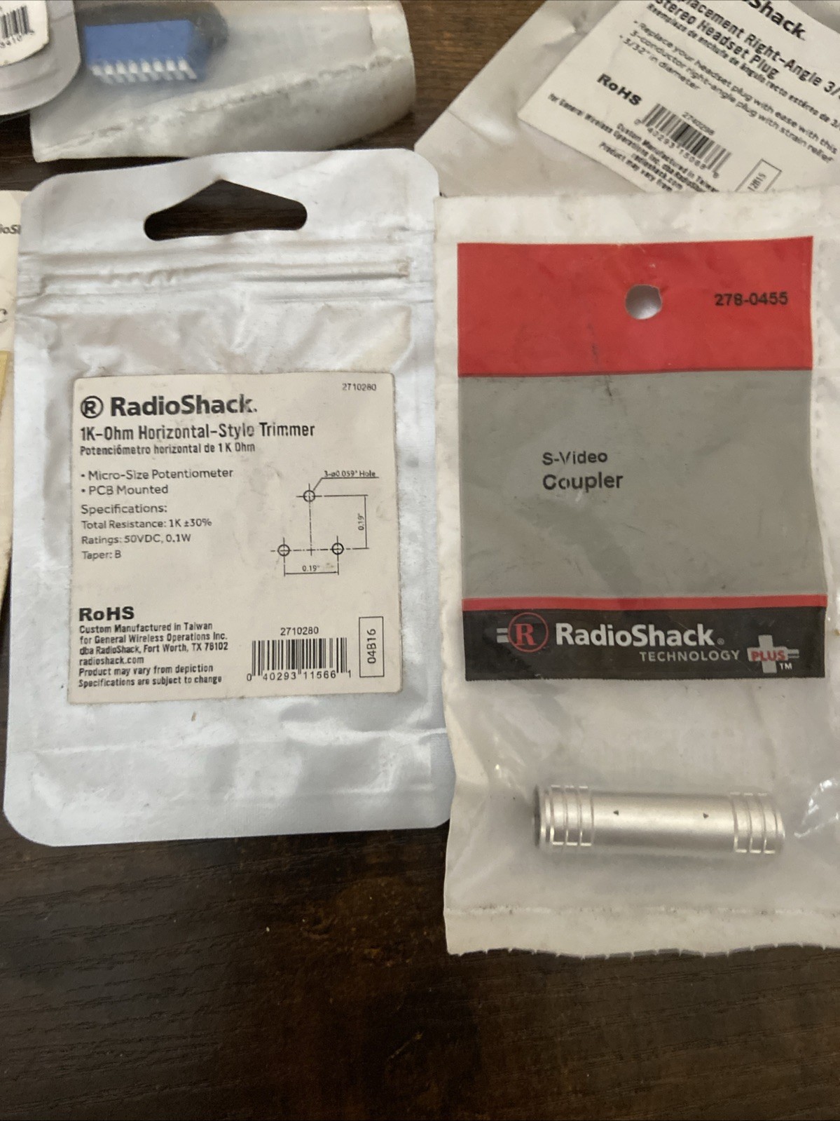 Radio Shack Parts LOT Capacitor Strobe Tube, Plug Retention Contact See Descr