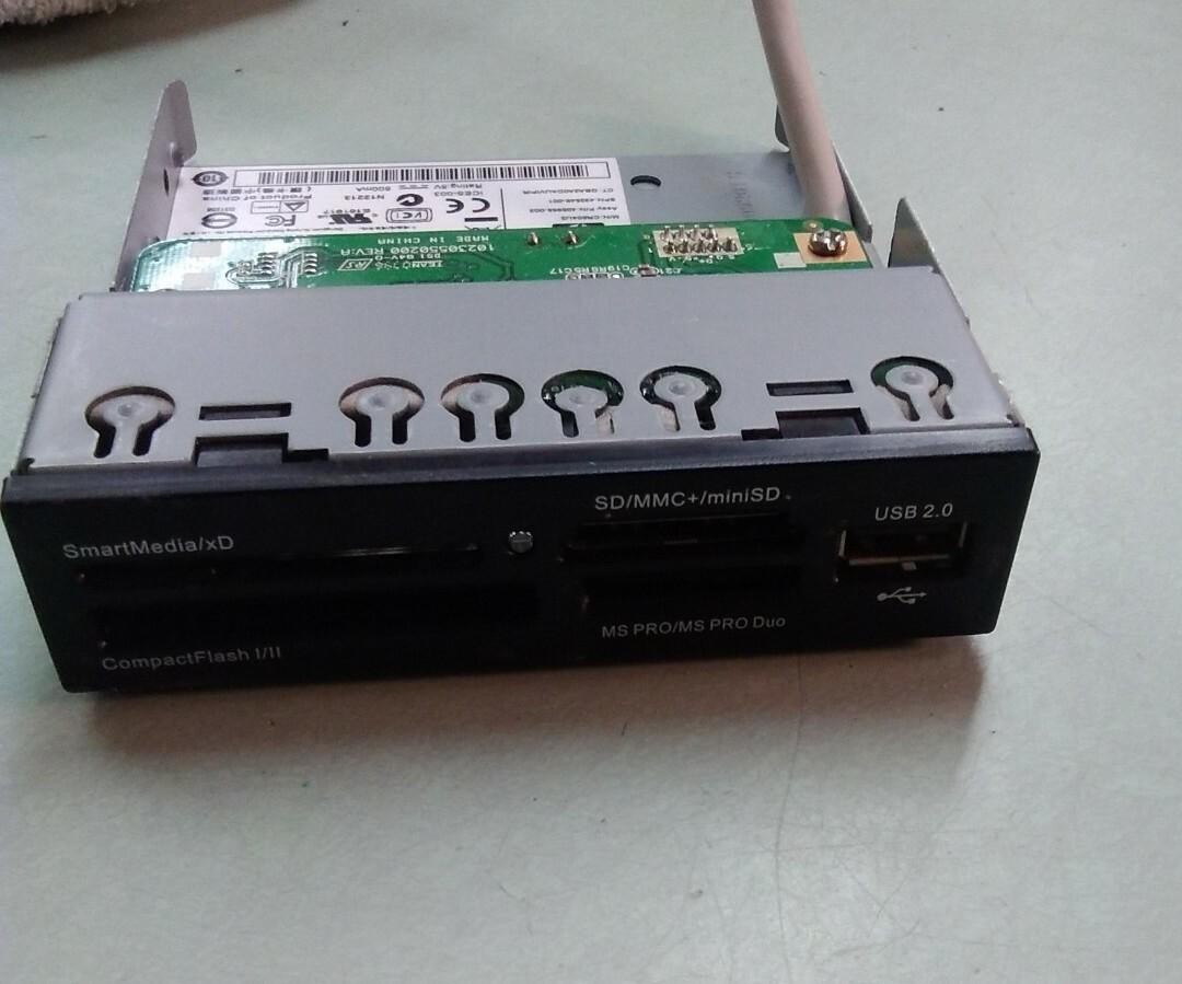 HP 405955-003 Multi-Media Card Reader with Cable CR504U2