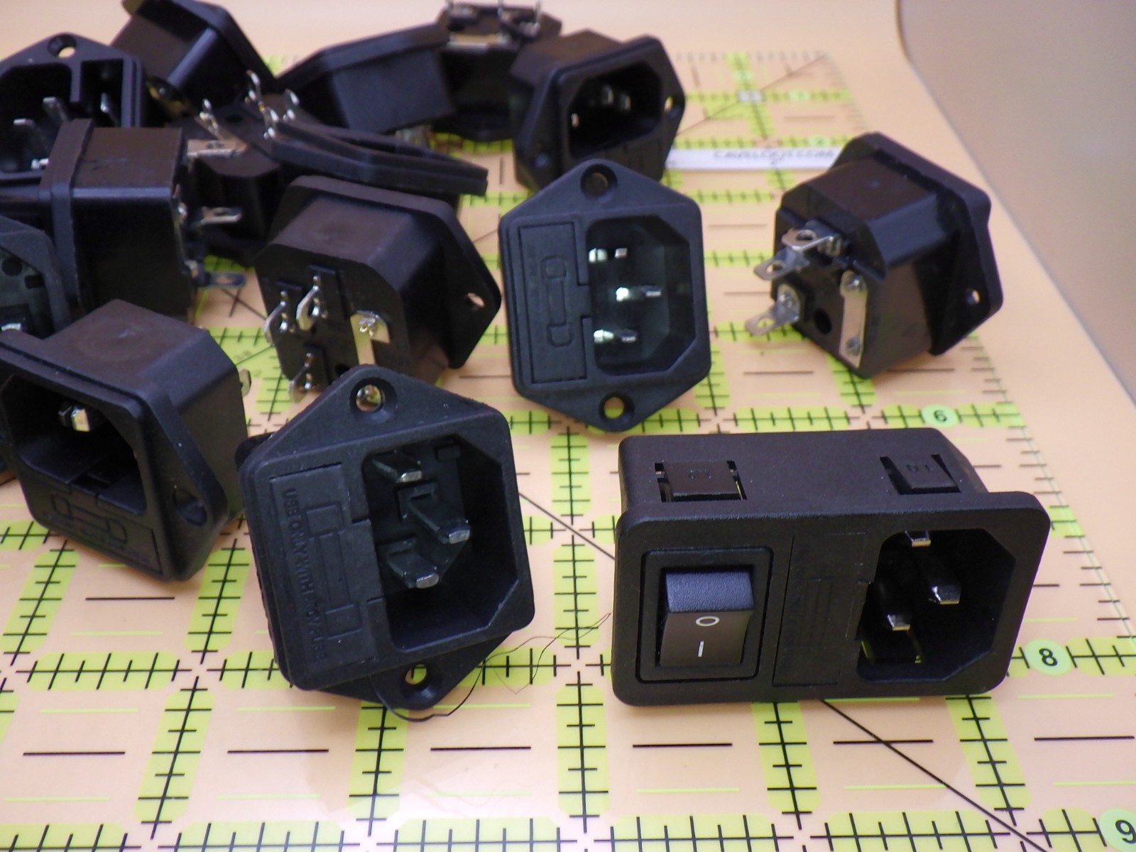 Mixed Lot 21x IEC C14 Power Inlets (1 Switched) + 9 Littelfuse 5A Fuses 312005P