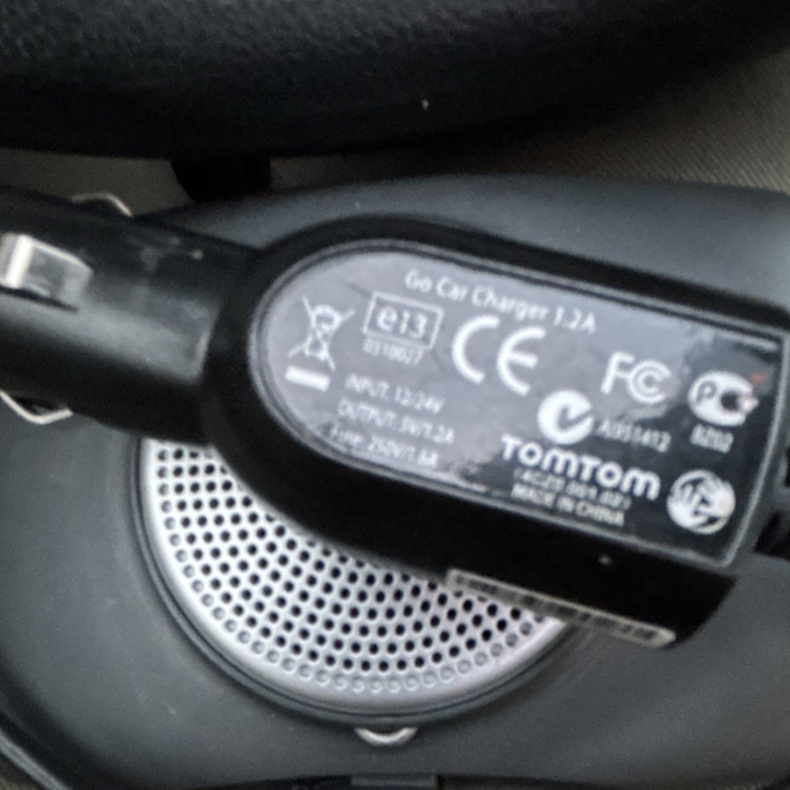 TomTom XL Automotive Mountable GPS Unit Touch Screen Interface Car Charger