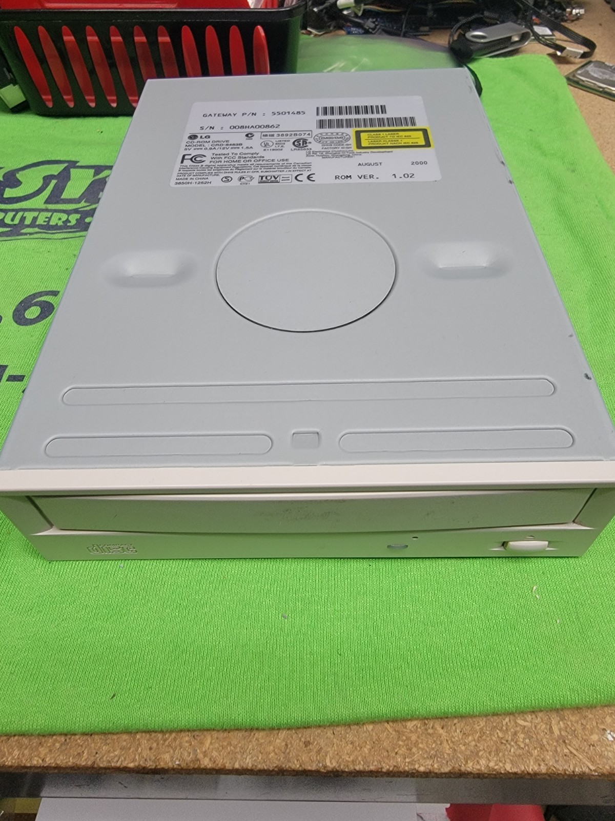 LG CRD-8483B CD-ROM Beige Bezel Optical Internal IDE Drive Gateway 5501485