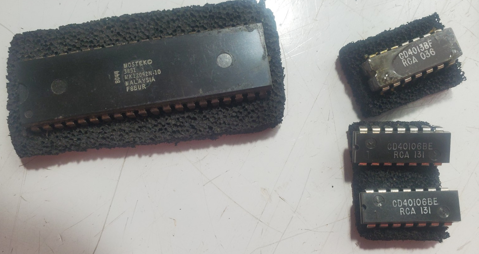 Lot of 31 Computer Electronics Semiconductors to Hex Triggers See pics Untested