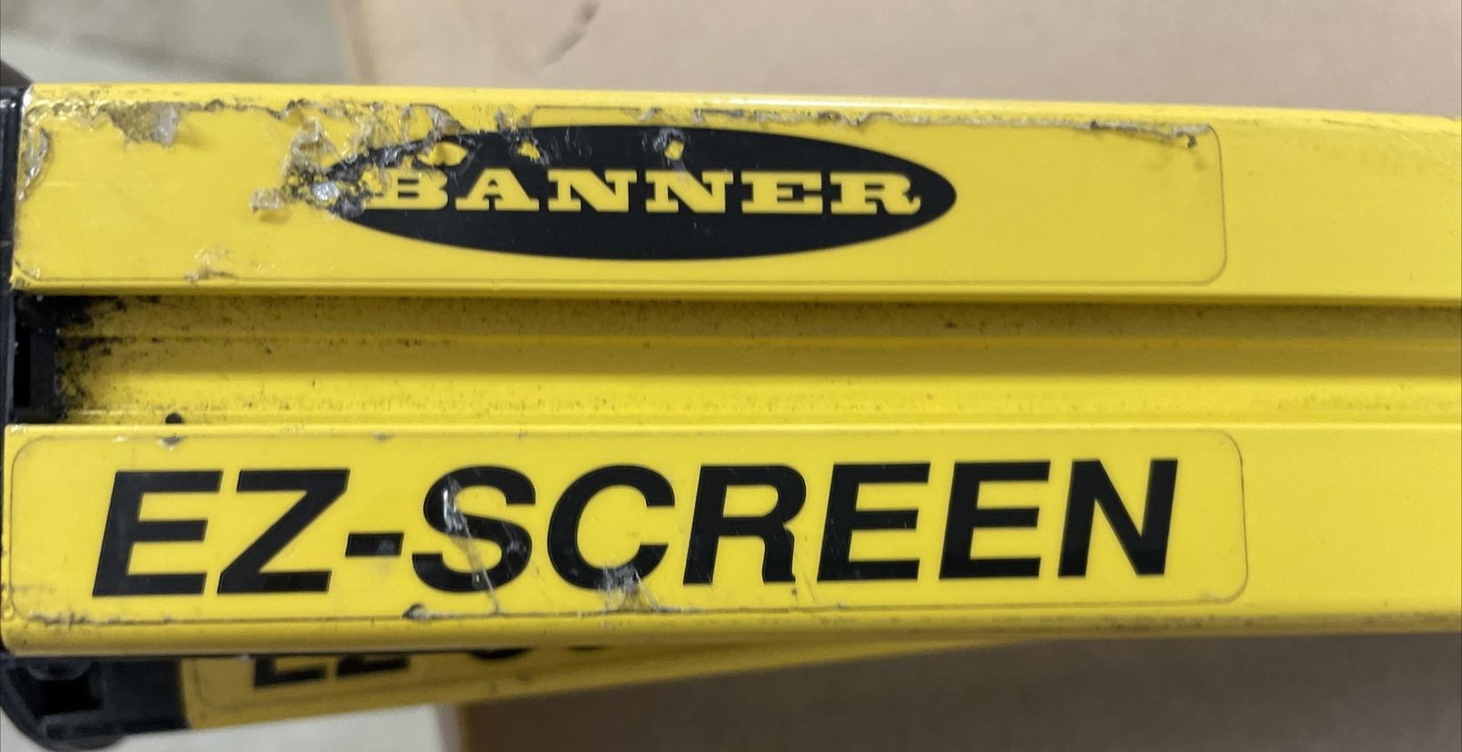 BANNER EZ-SCREEN SLSE14-1200Q8 DEFINED AREA: 1200mm Range: 0.1-6m