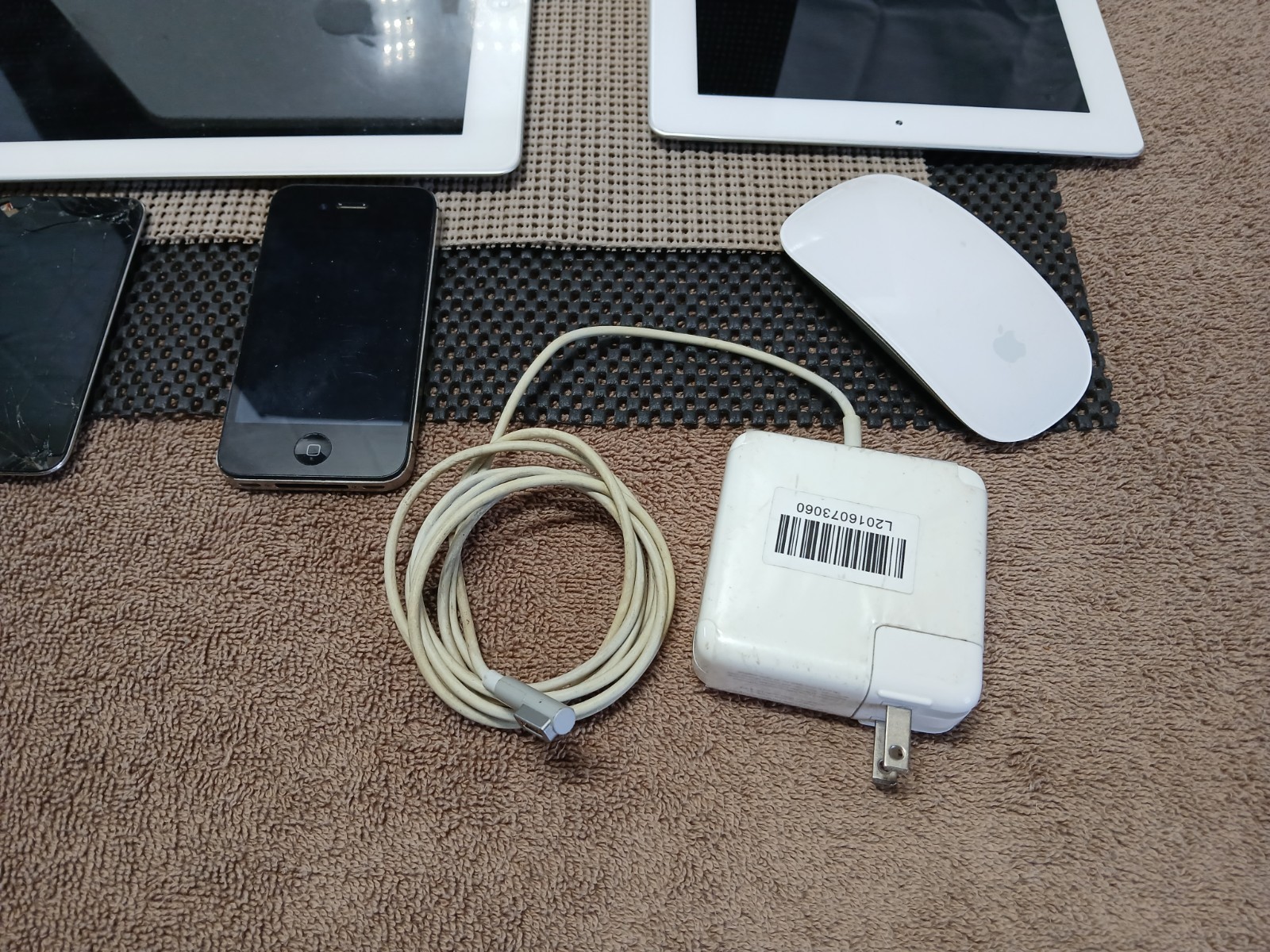 JUNK LOT OF 10*APPLE*MAC BOOK/IPADS/IPHONE/IPOD/ACCS*SP*ID*NT*MP*SAI