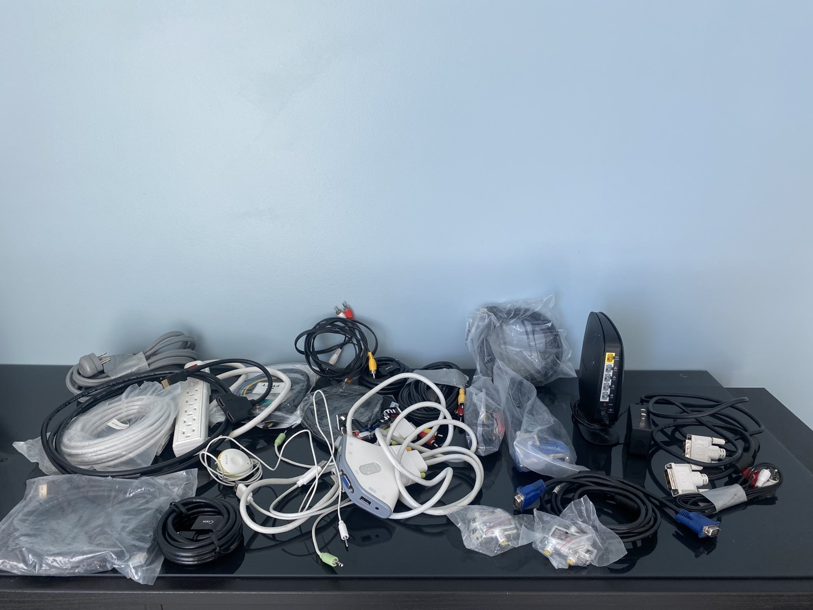 LOT of VIDEO/AUDIO/COMPUTER ETHERNET CABLES UsedBelkin- Miscellaneous-Usd Router