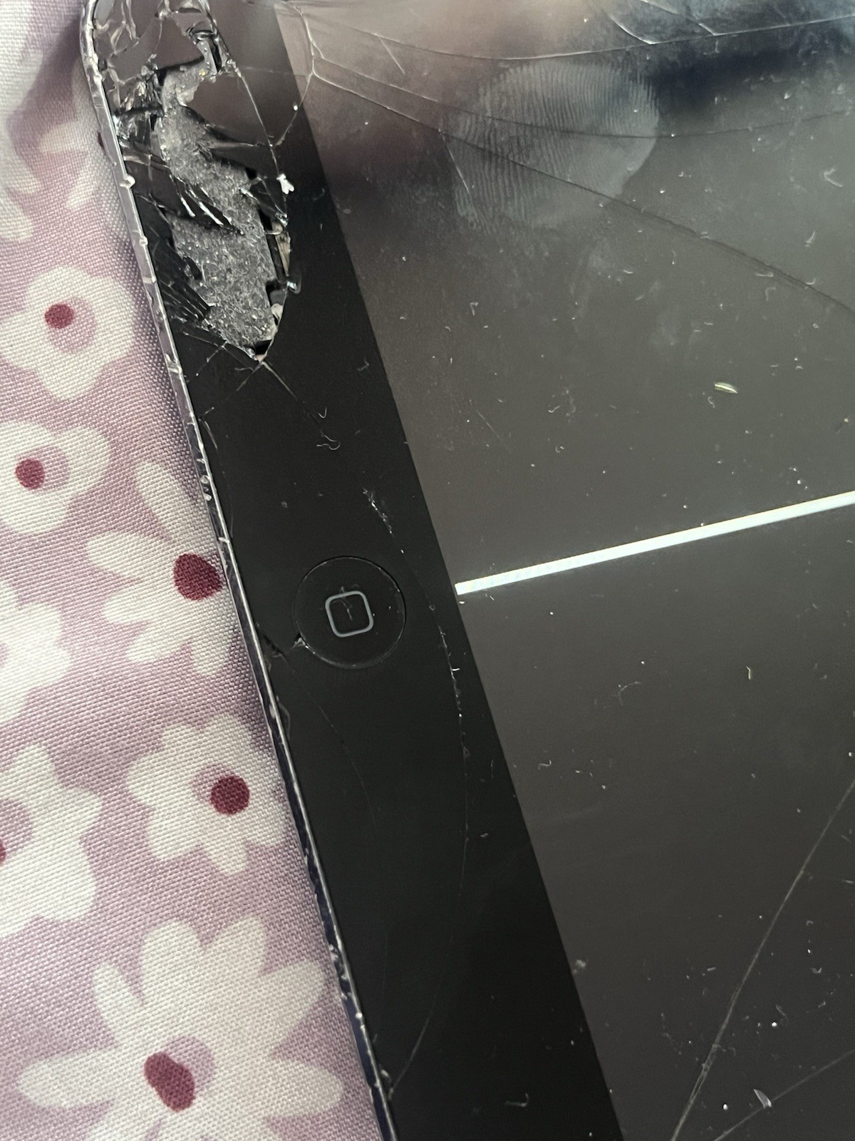 Mixed Lot Of Apple Products. !!!Parts Or Repair As Is Sale Cracked Screen