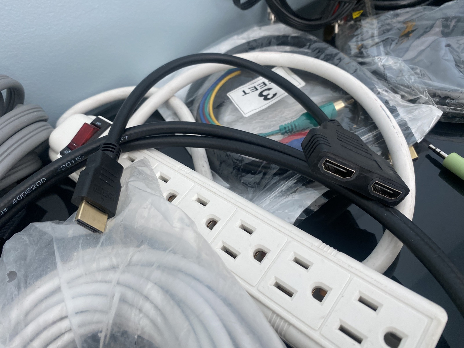 LOT of VIDEO/AUDIO/COMPUTER ETHERNET CABLES UsedBelkin- Miscellaneous-Usd Router