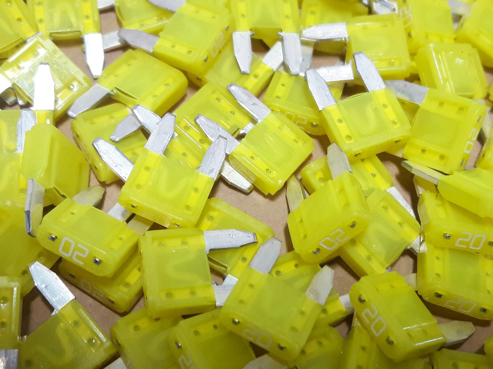 ( 50 Pcs ) 0703315 Auto Fuse 20A 32VDC Blade Mini 0297020.WXNV