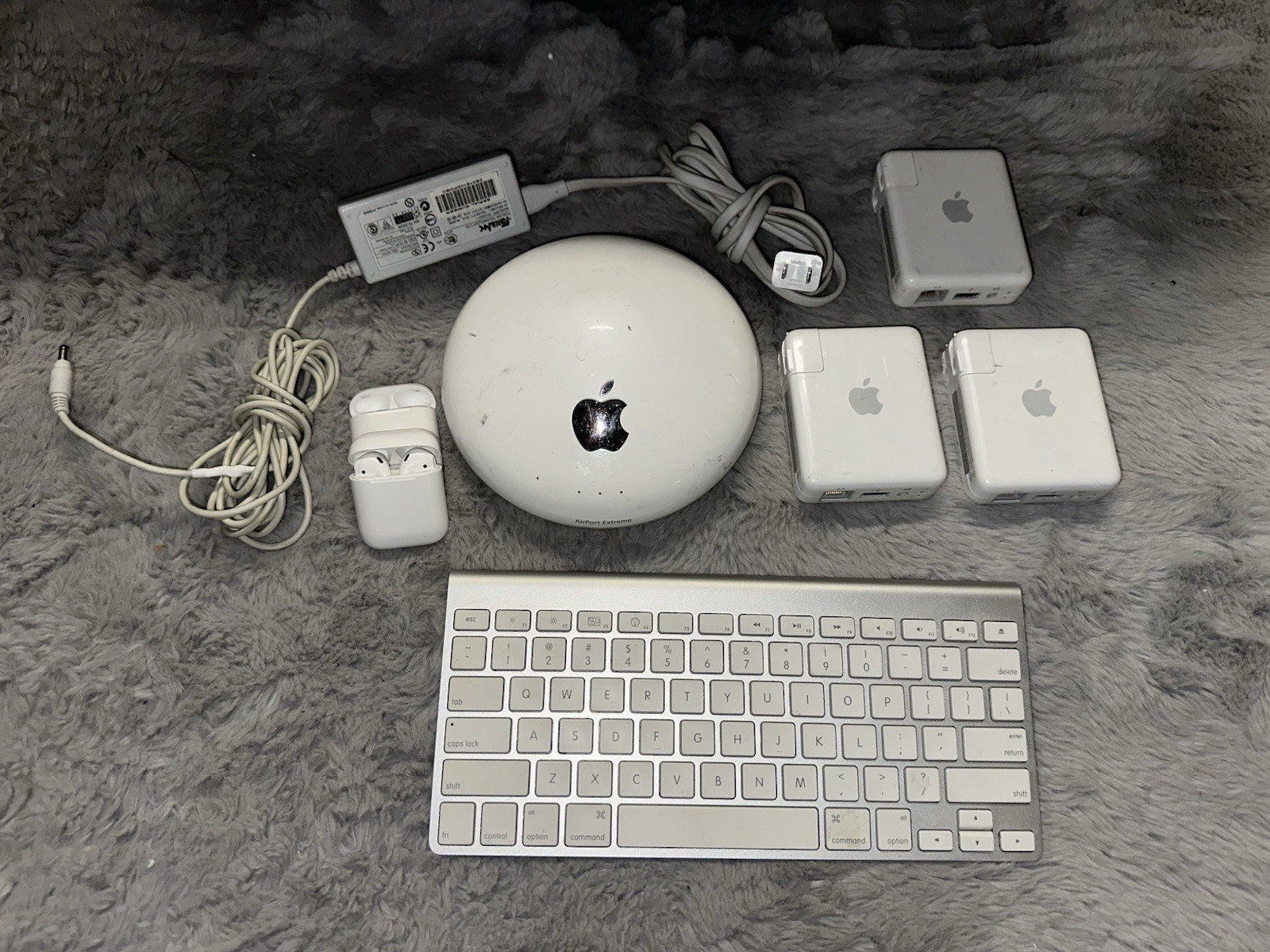 Apple Branded Equipment Miscellaneous Lot ￼