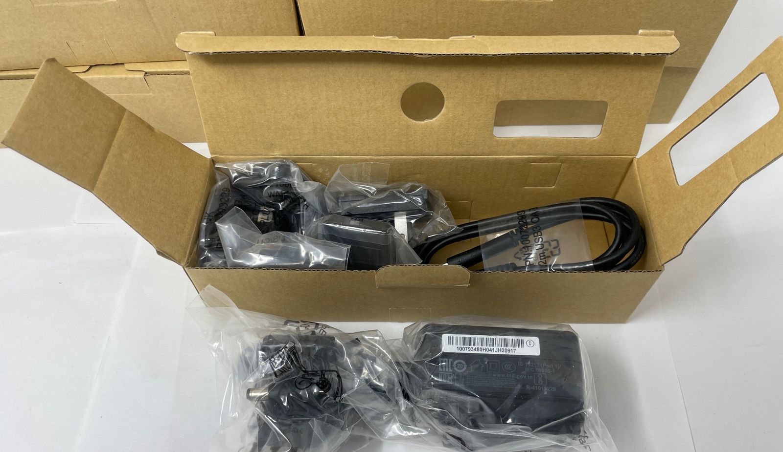 Power Adapter 1.5A and USB 3.0 Cable Kit Including Universal Inputs – Lot Of 12