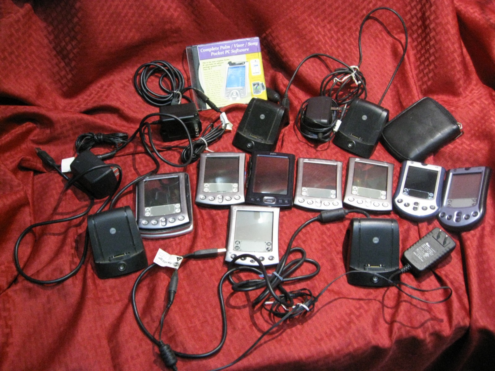 Big Lot of 8 Palm Pilots 4 Charging docks, AS IS For Parts