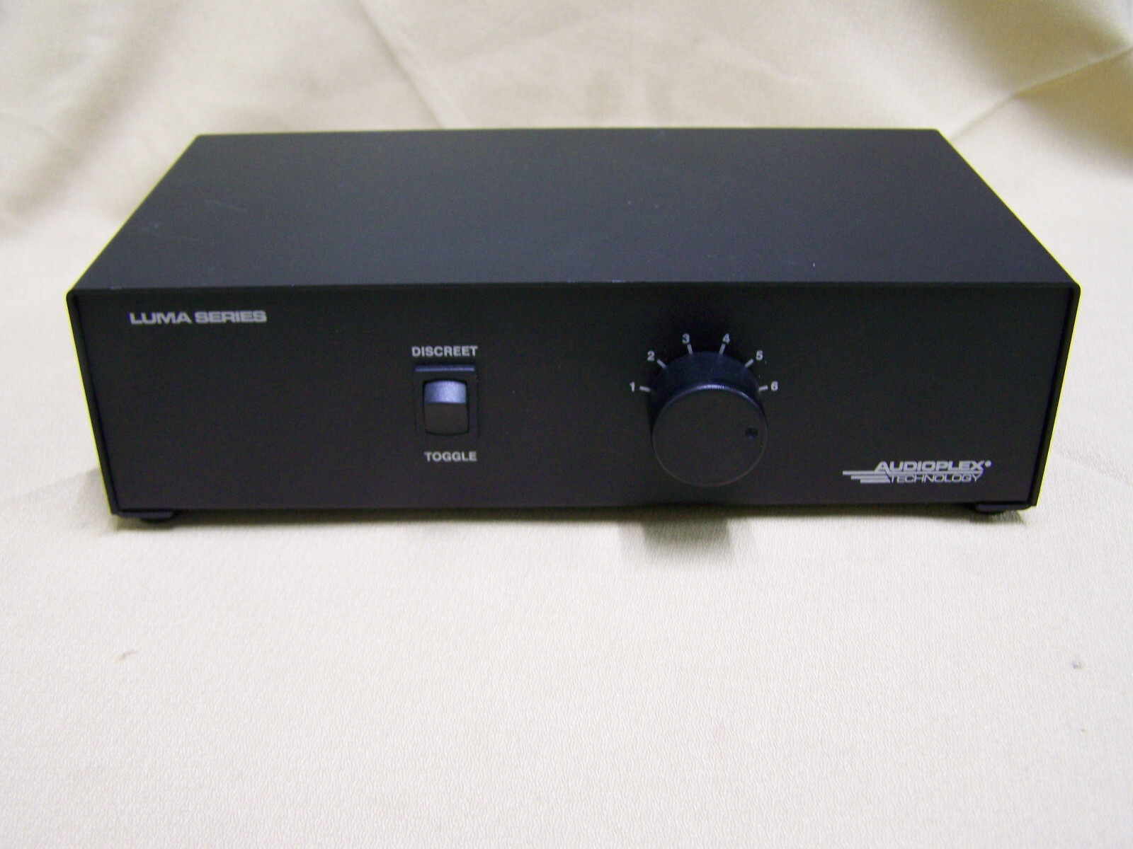 Audioplex Luma-VR-1 Remote Controlled S video AUDIO Video Switcher Project Box