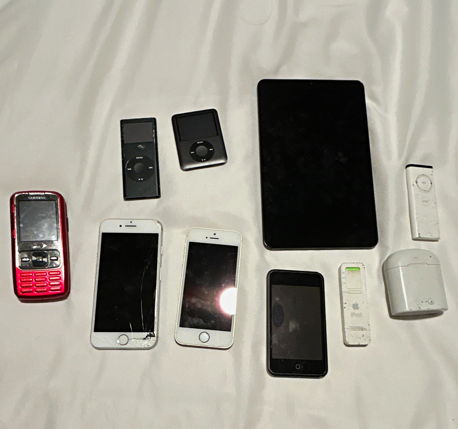 Vintage Apple & Samsung Lot – Galaxy Tab A 8.4”, iPhone SE, iPhone 7, 2x iPods