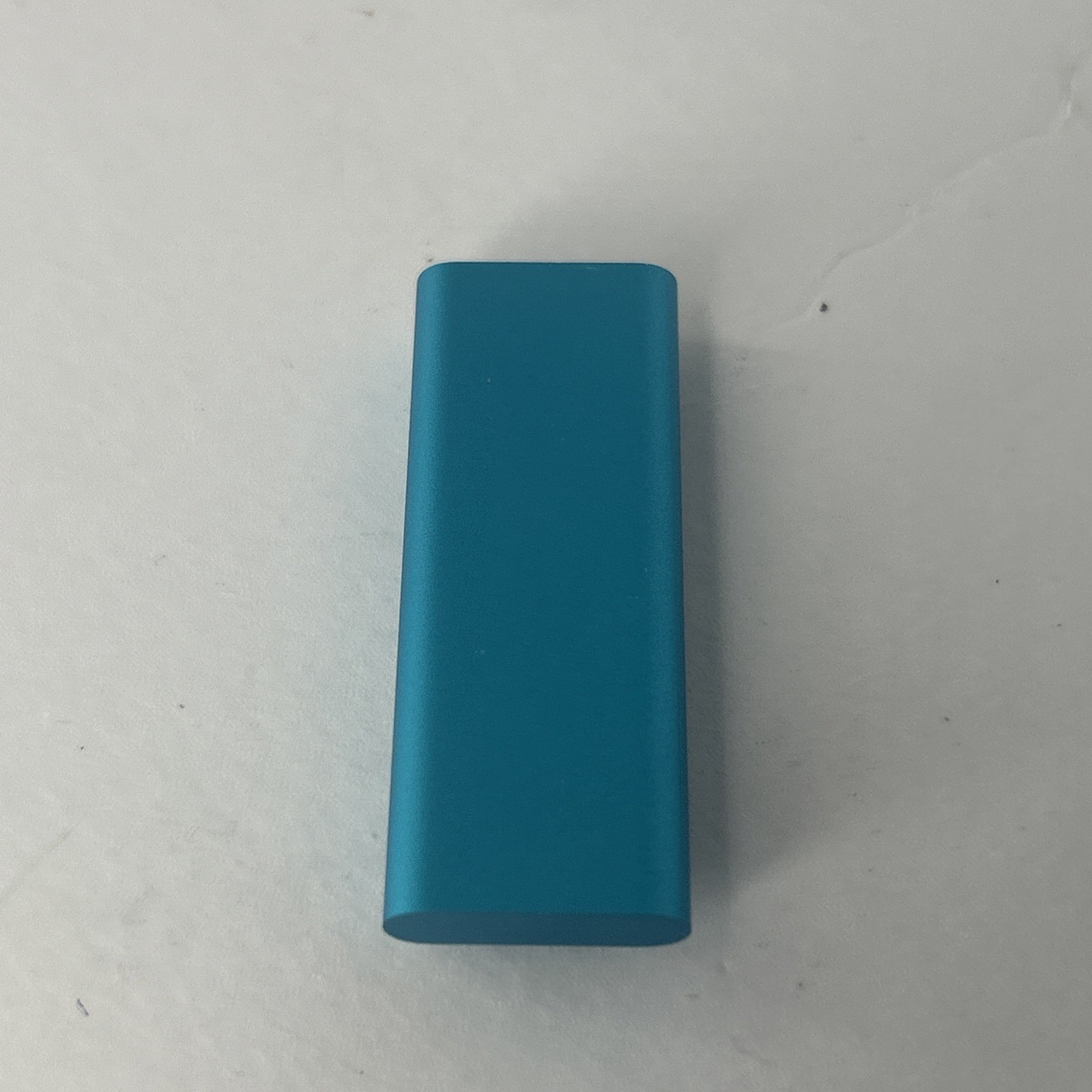Apple iPod Shuffle 3rd Generation Blue Teal Model A1271 2GB Used With charger