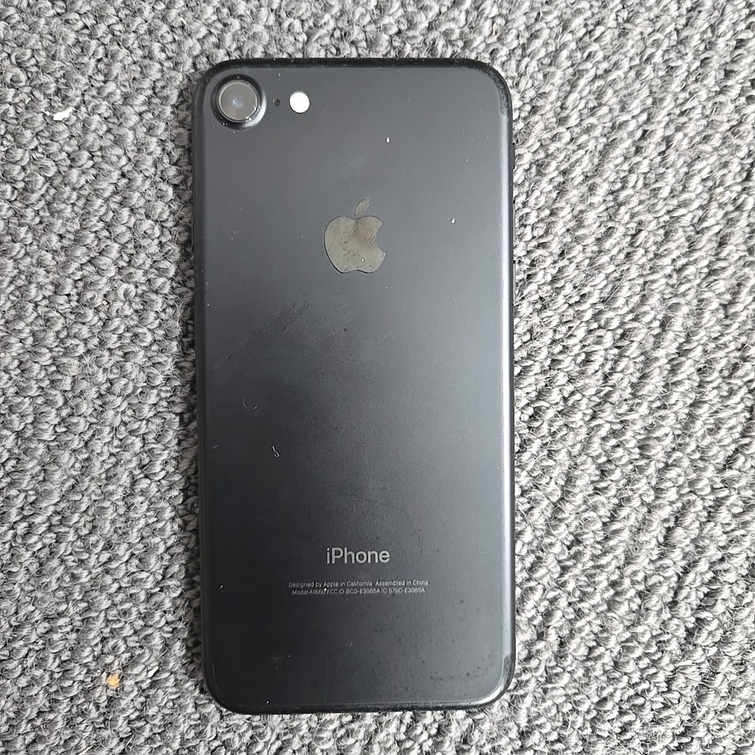 Apple Lot: 2 iPhones, 2 iPod Touch 4th Gen, Mice + Keyboard