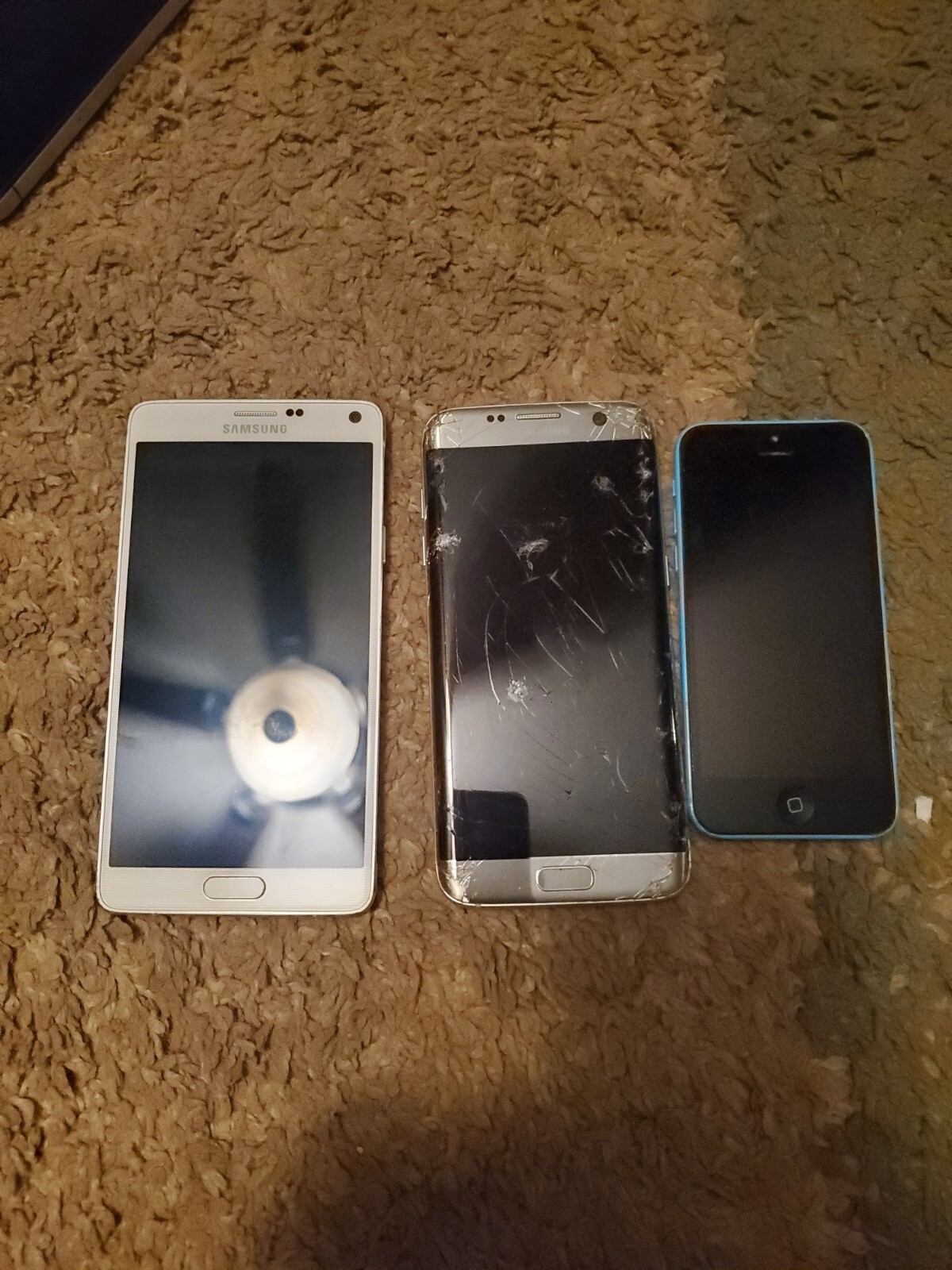 Lot of Phones, Apple and Samsung ( WHAT YOU SEE IS WHAT YOU GET)